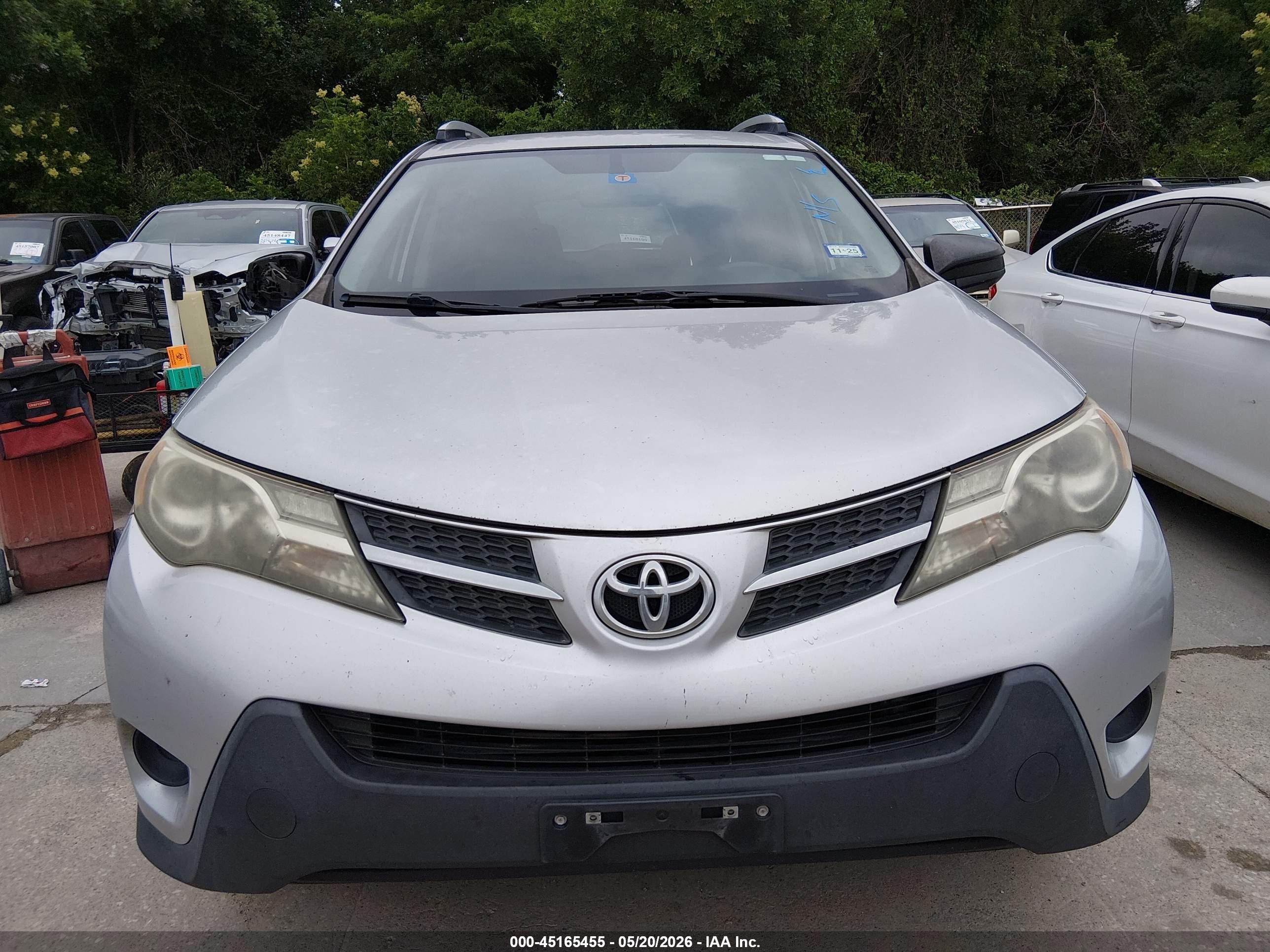 2015 Toyota Rav4 Le Silver vin: JTMZFREV4FJ057755