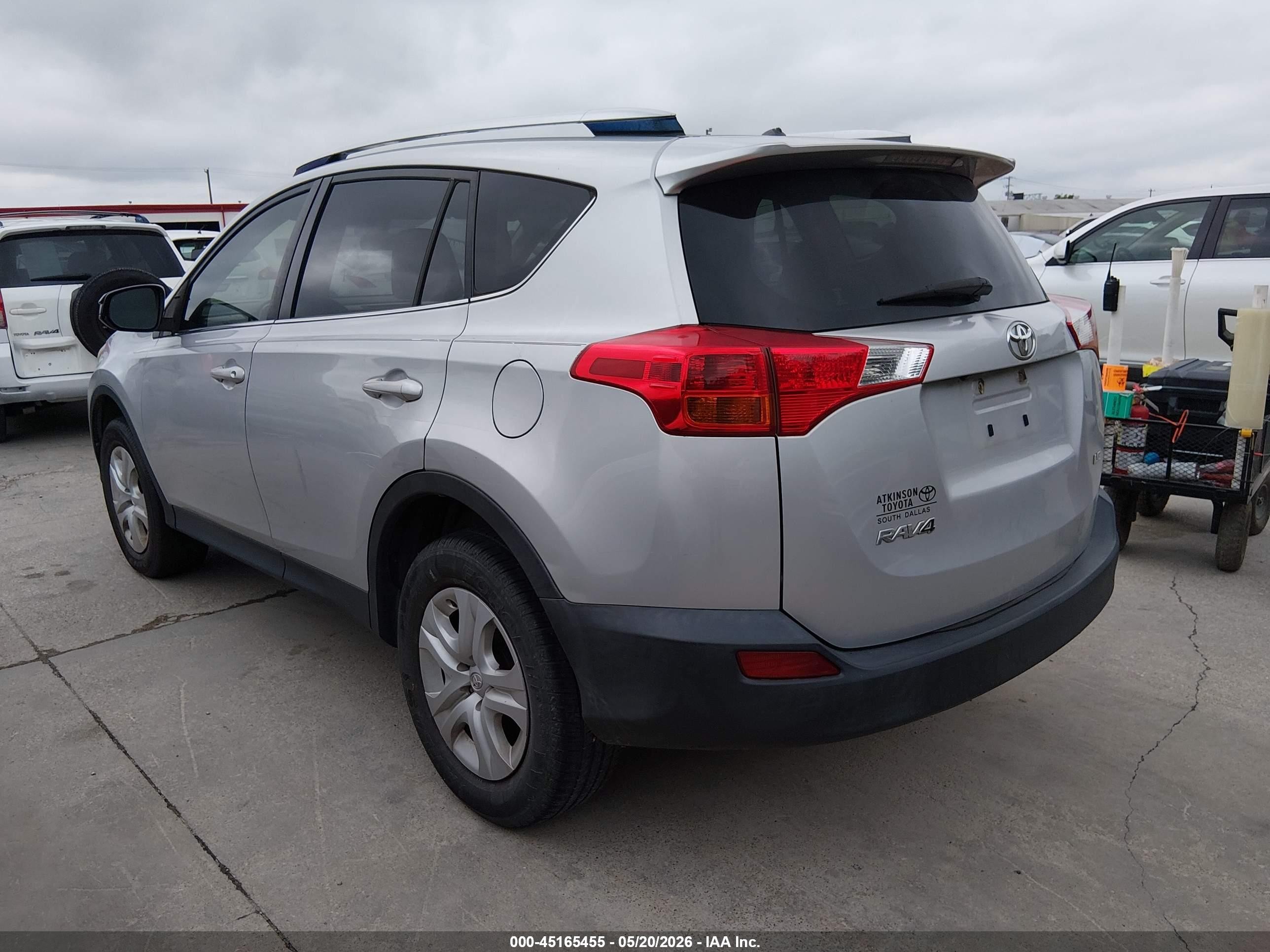 2015 Toyota Rav4 Le Silver vin: JTMZFREV4FJ057755