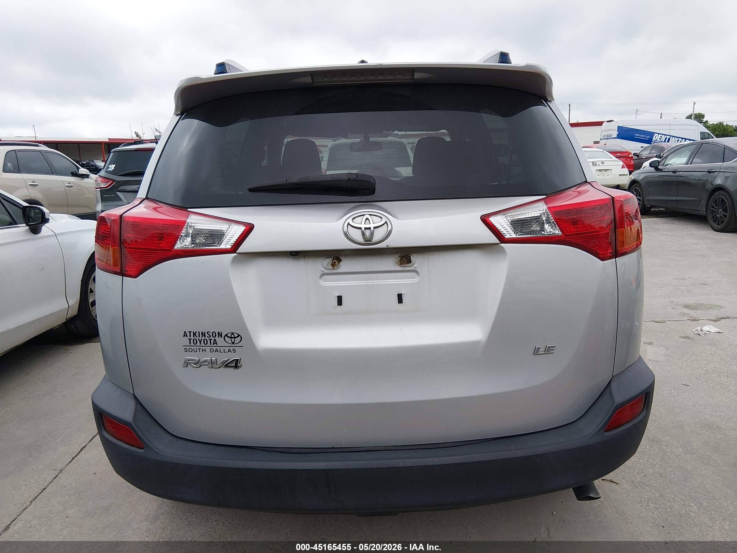 2015 Toyota Rav4 Le Silver vin: JTMZFREV4FJ057755