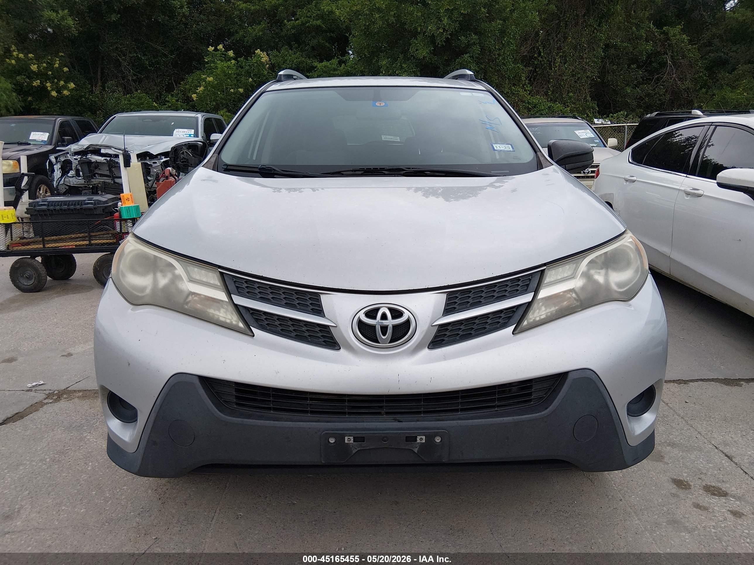 2015 Toyota Rav4 Le Silver vin: JTMZFREV4FJ057755