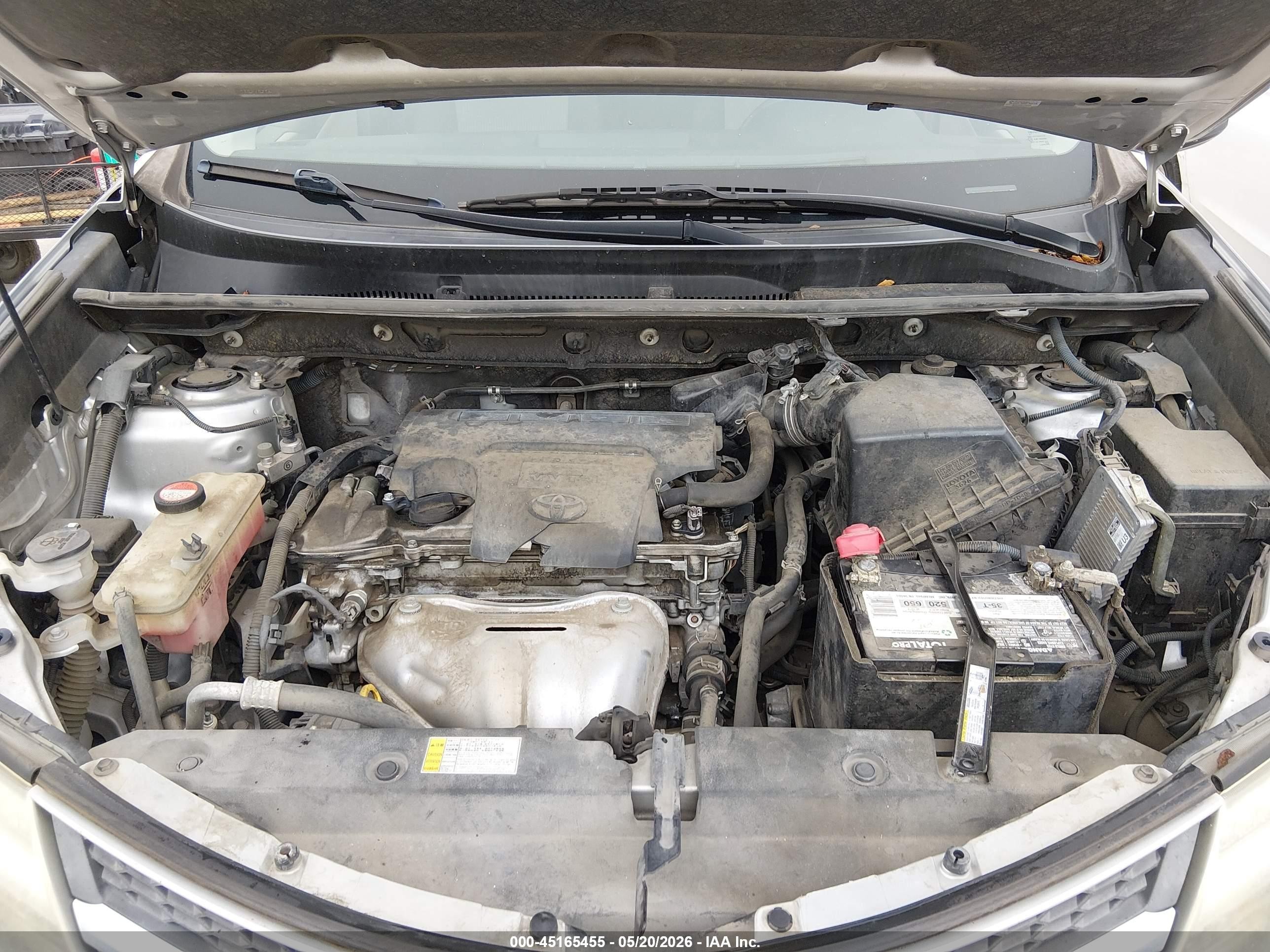 2015 Toyota Rav4 Le Silver vin: JTMZFREV4FJ057755