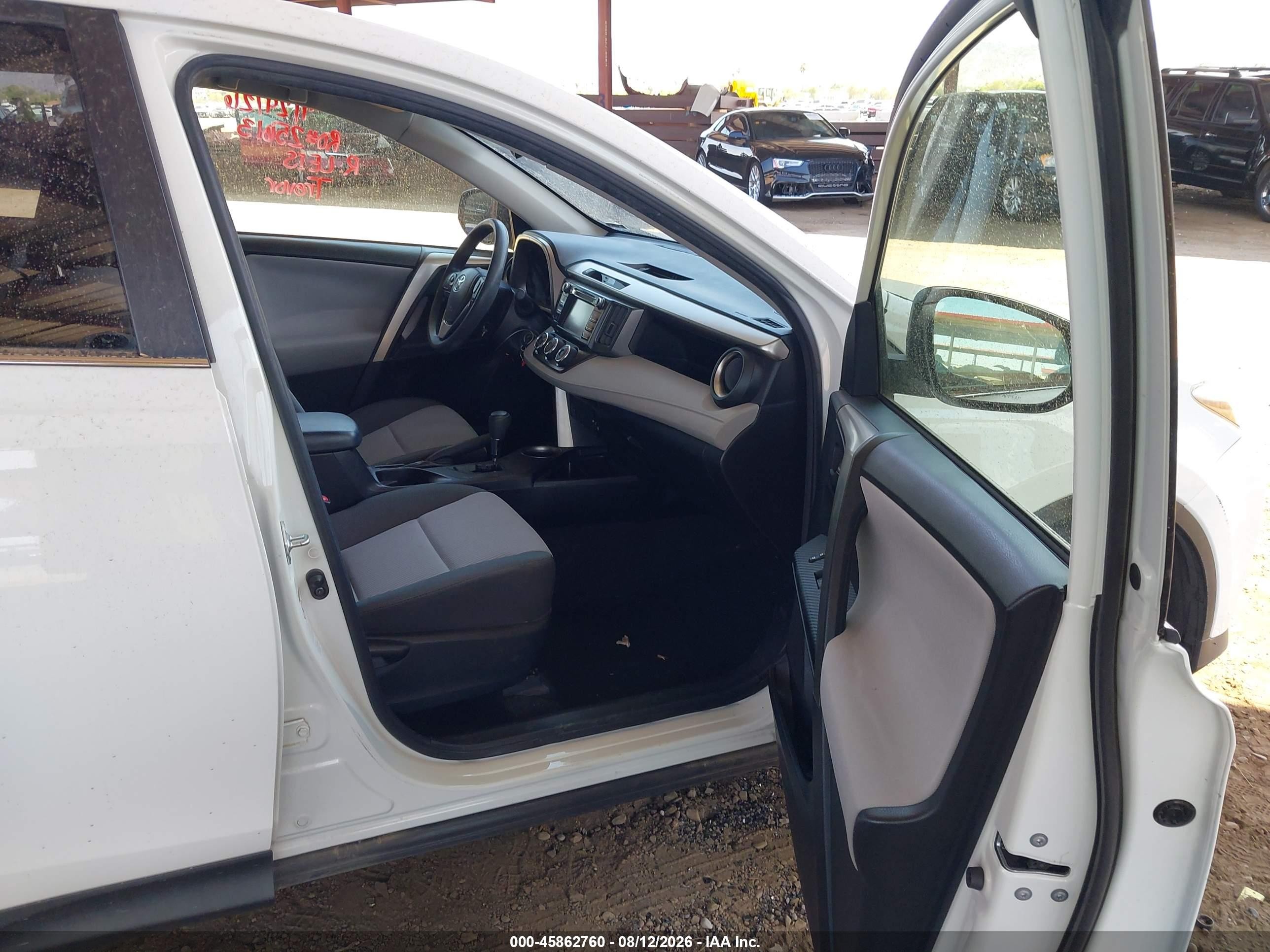 2015 Toyota Rav4 Le White vin: JTMZFREV4FJ059313