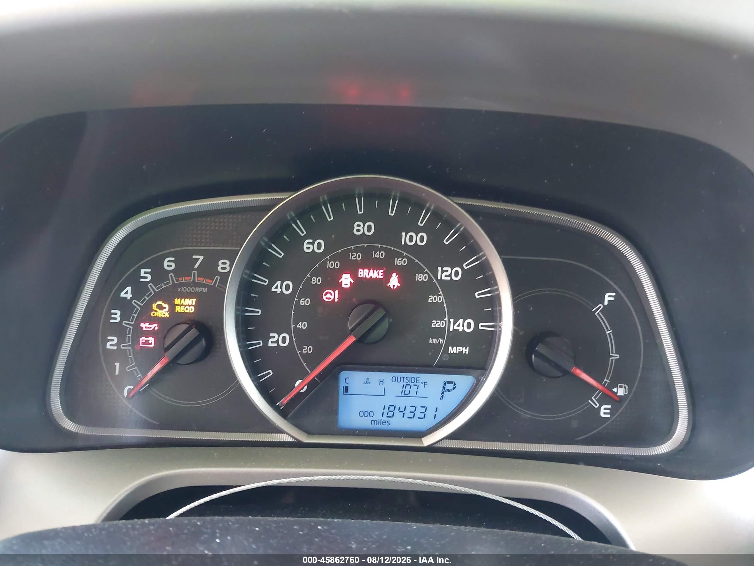 2015 Toyota Rav4 Le White vin: JTMZFREV4FJ059313