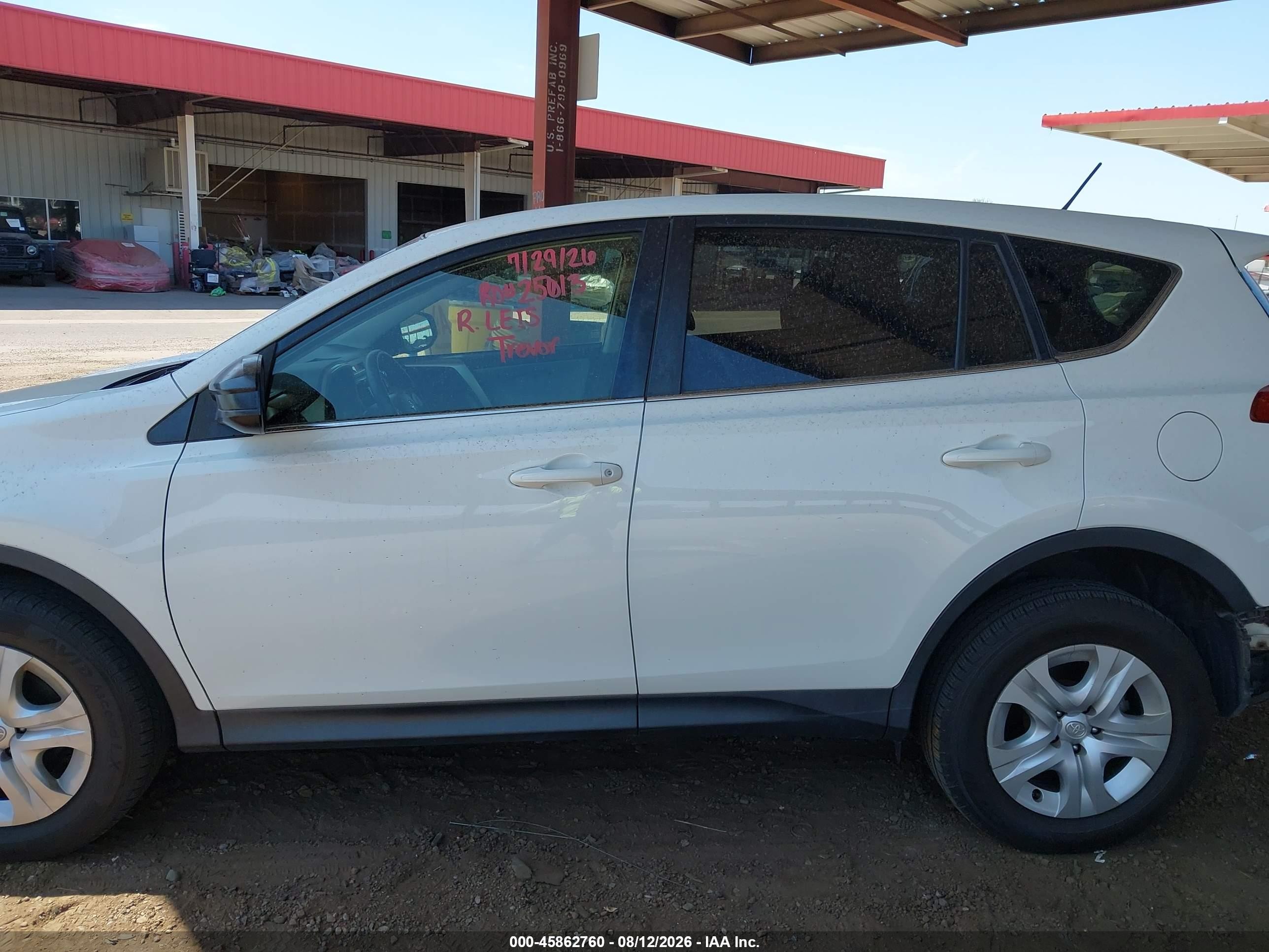 2015 Toyota Rav4 Le White vin: JTMZFREV4FJ059313
