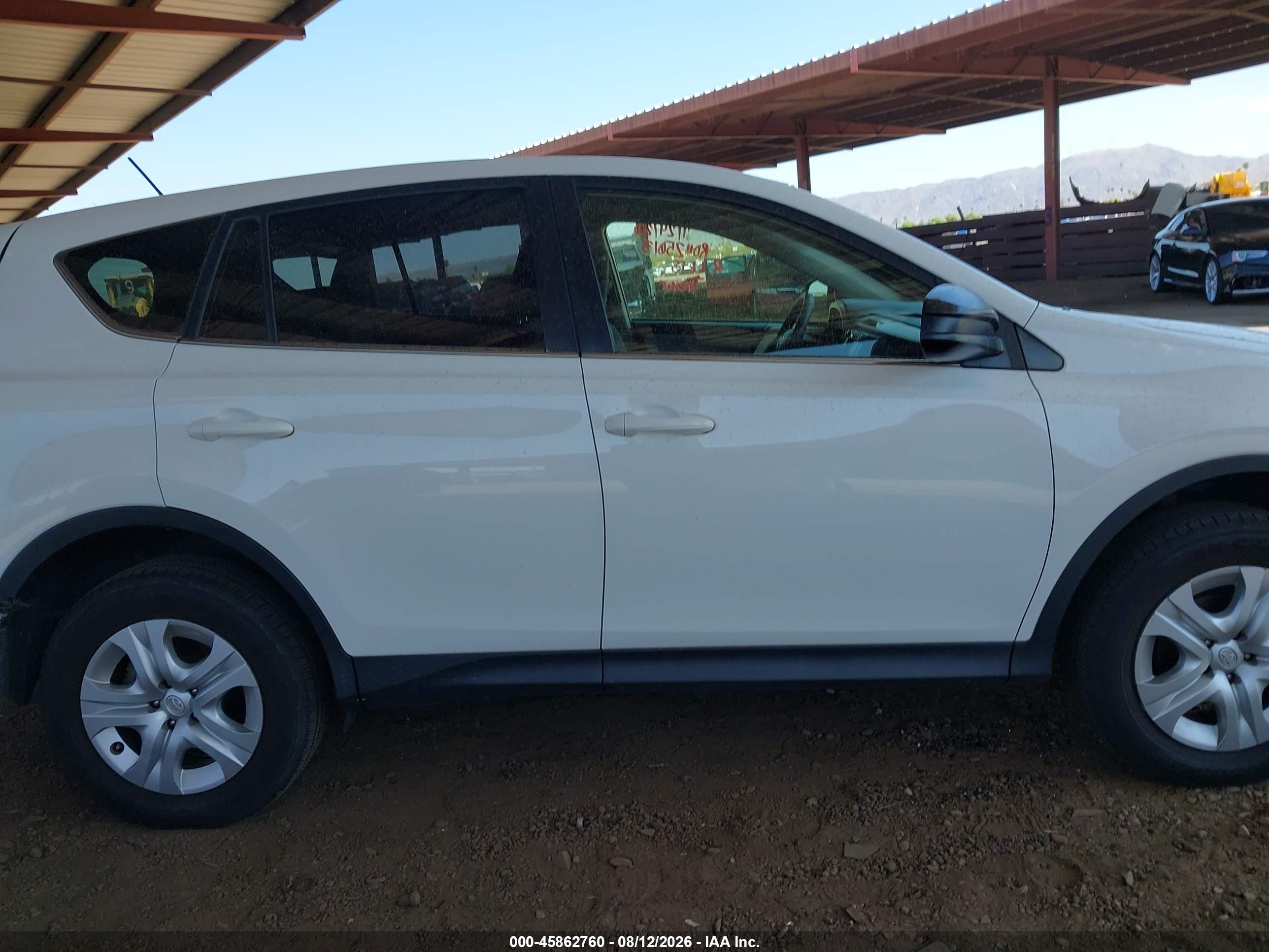 2015 Toyota Rav4 Le White vin: JTMZFREV4FJ059313