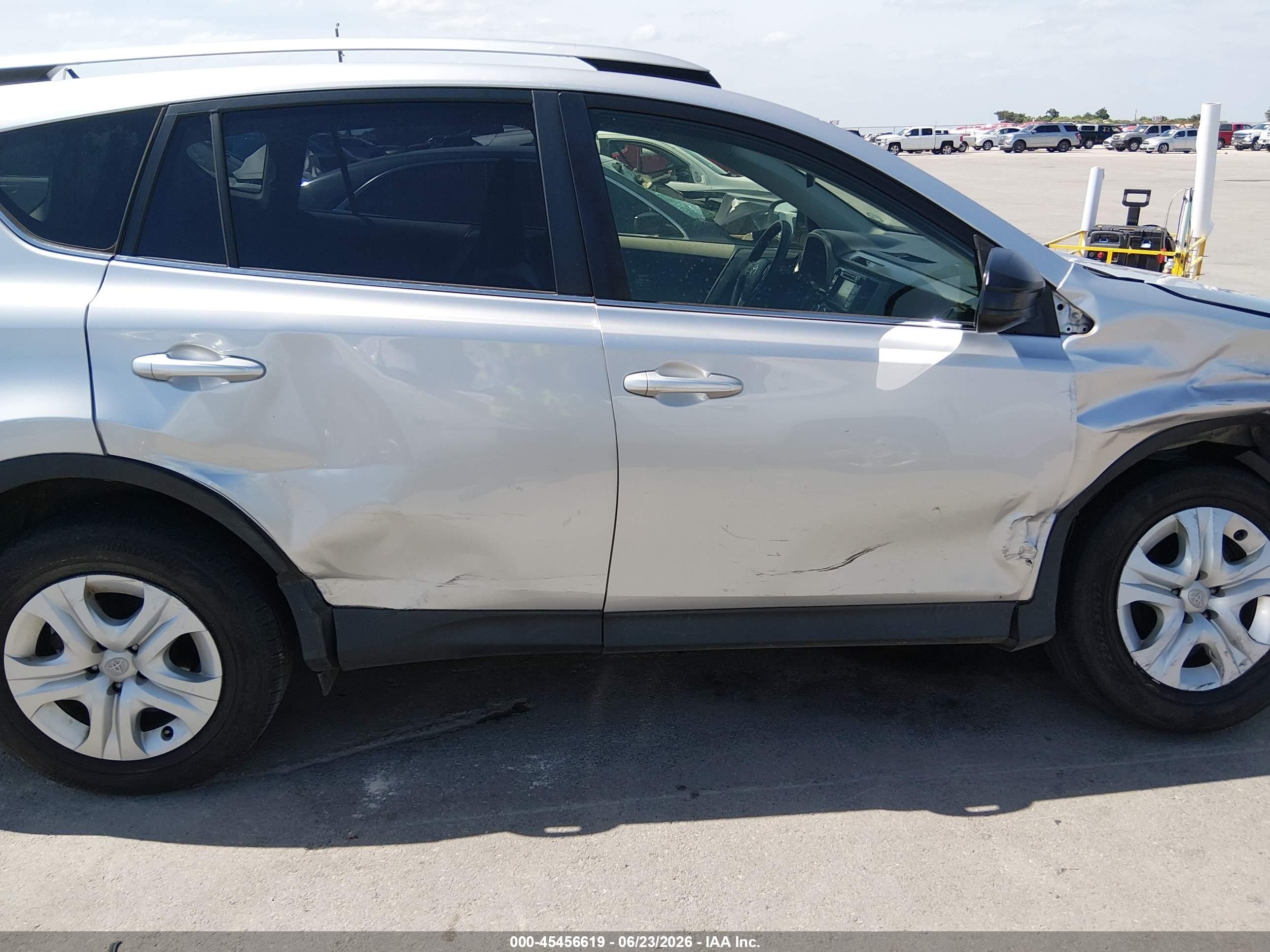 2013 Toyota Rav4 Le Silver vin: JTMZFREV5D5000213