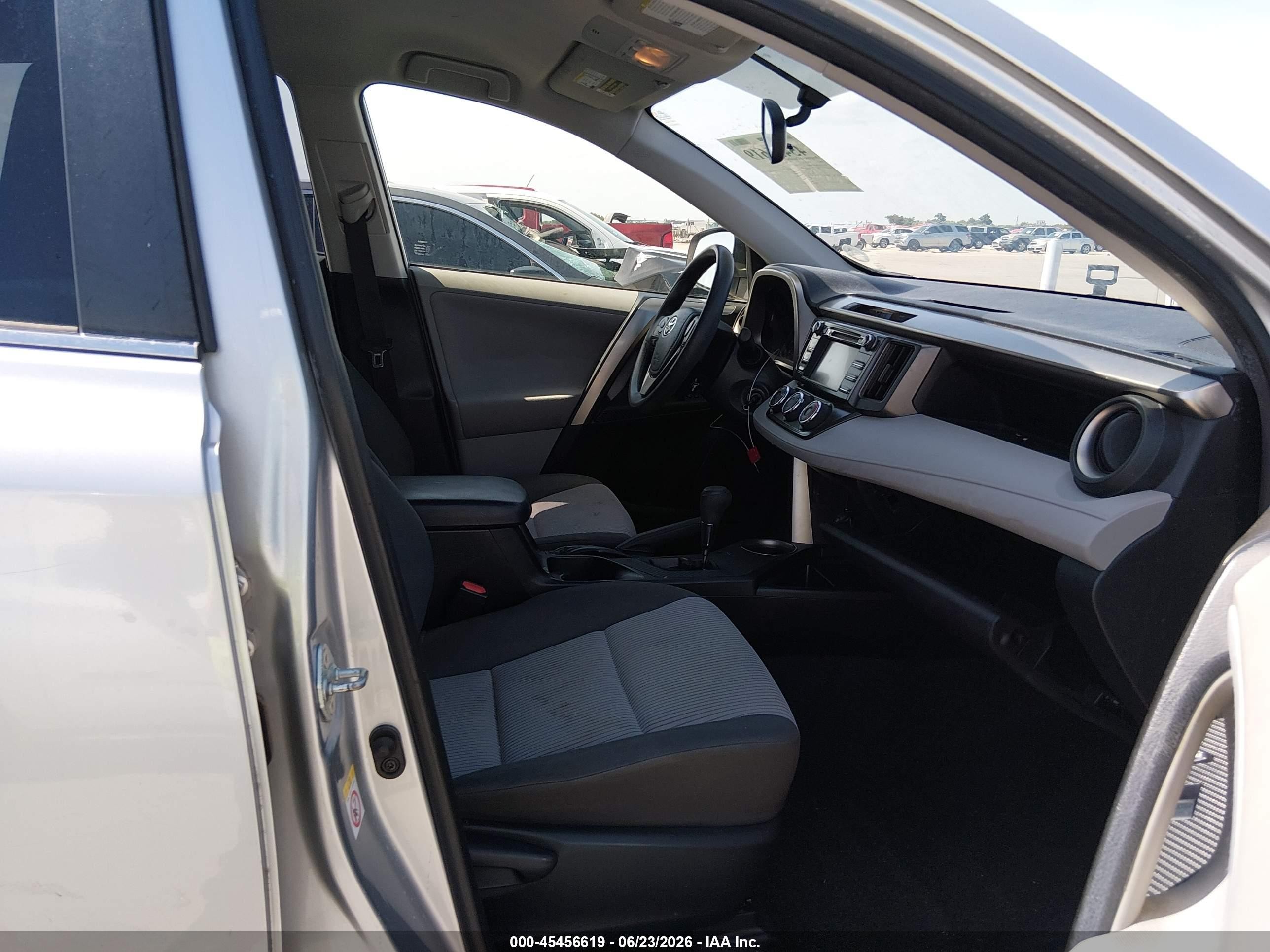 2013 Toyota Rav4 Le Silver vin: JTMZFREV5D5000213