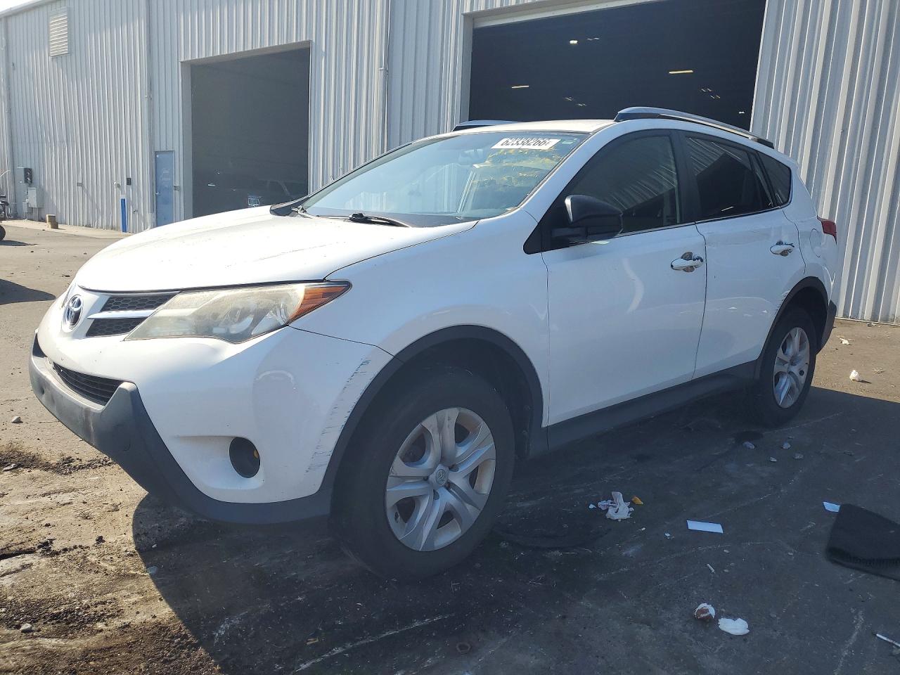 2013 Toyota Rav4 Le White vin: JTMZFREV5D5012829