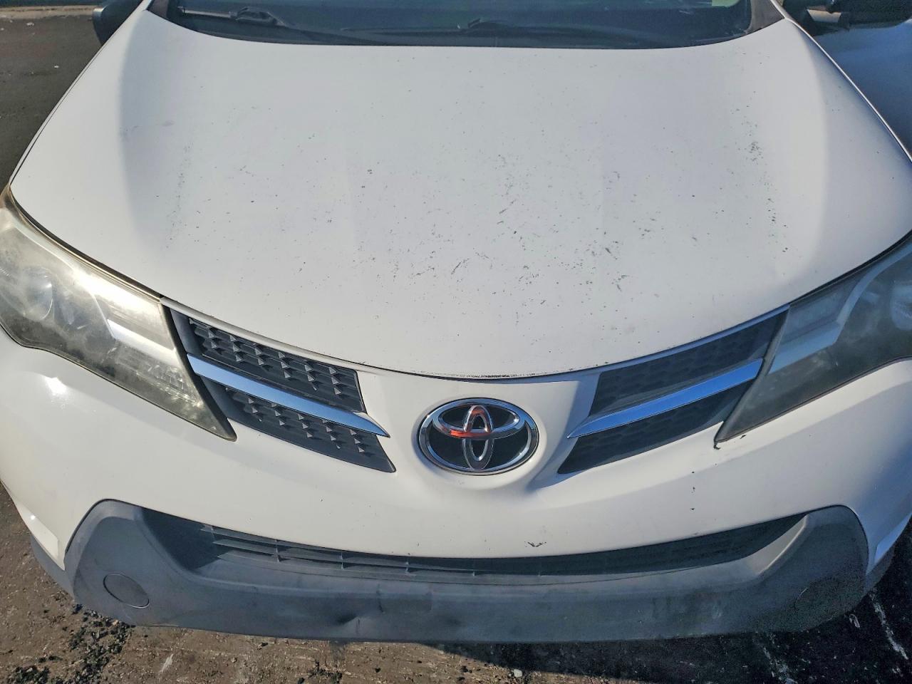 2013 Toyota Rav4 Le White vin: JTMZFREV5D5012829