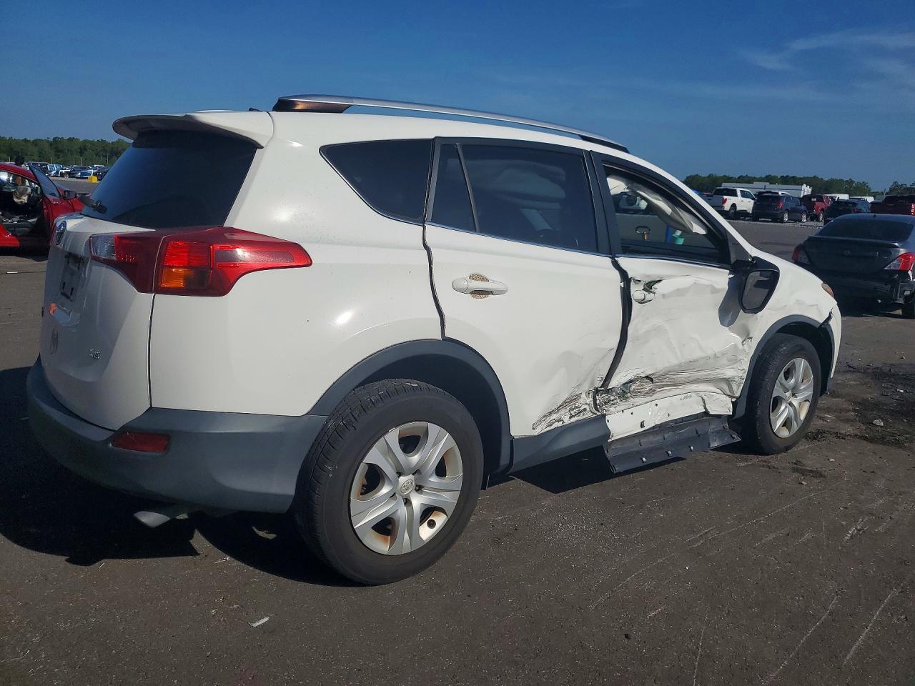 2013 Toyota Rav4 Le White vin: JTMZFREV5D5012829