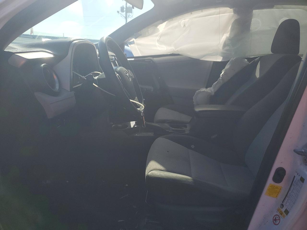 2013 Toyota Rav4 Le White vin: JTMZFREV5D5012829