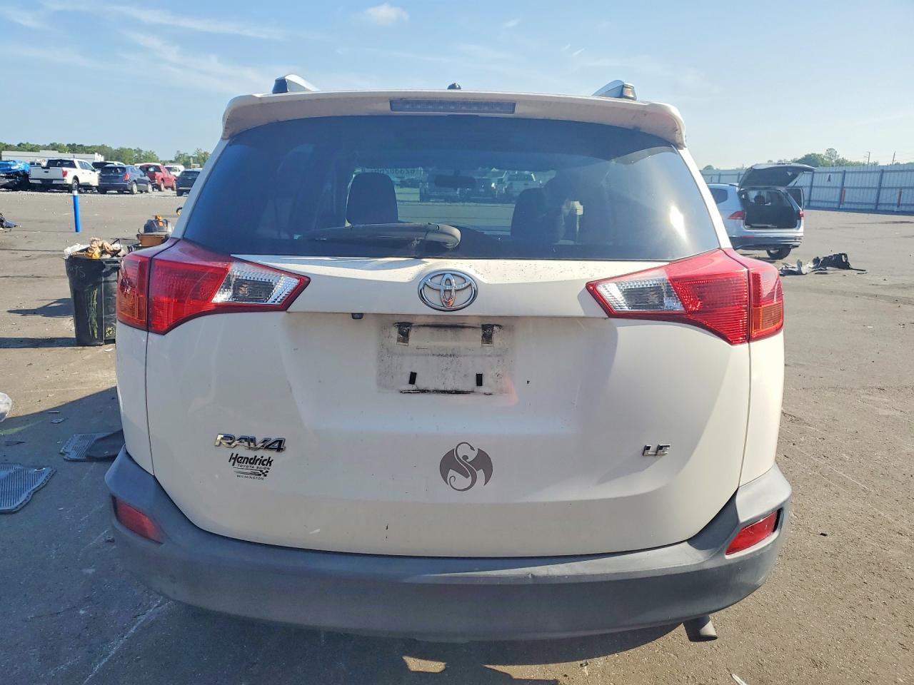 2013 Toyota Rav4 Le White vin: JTMZFREV5D5012829