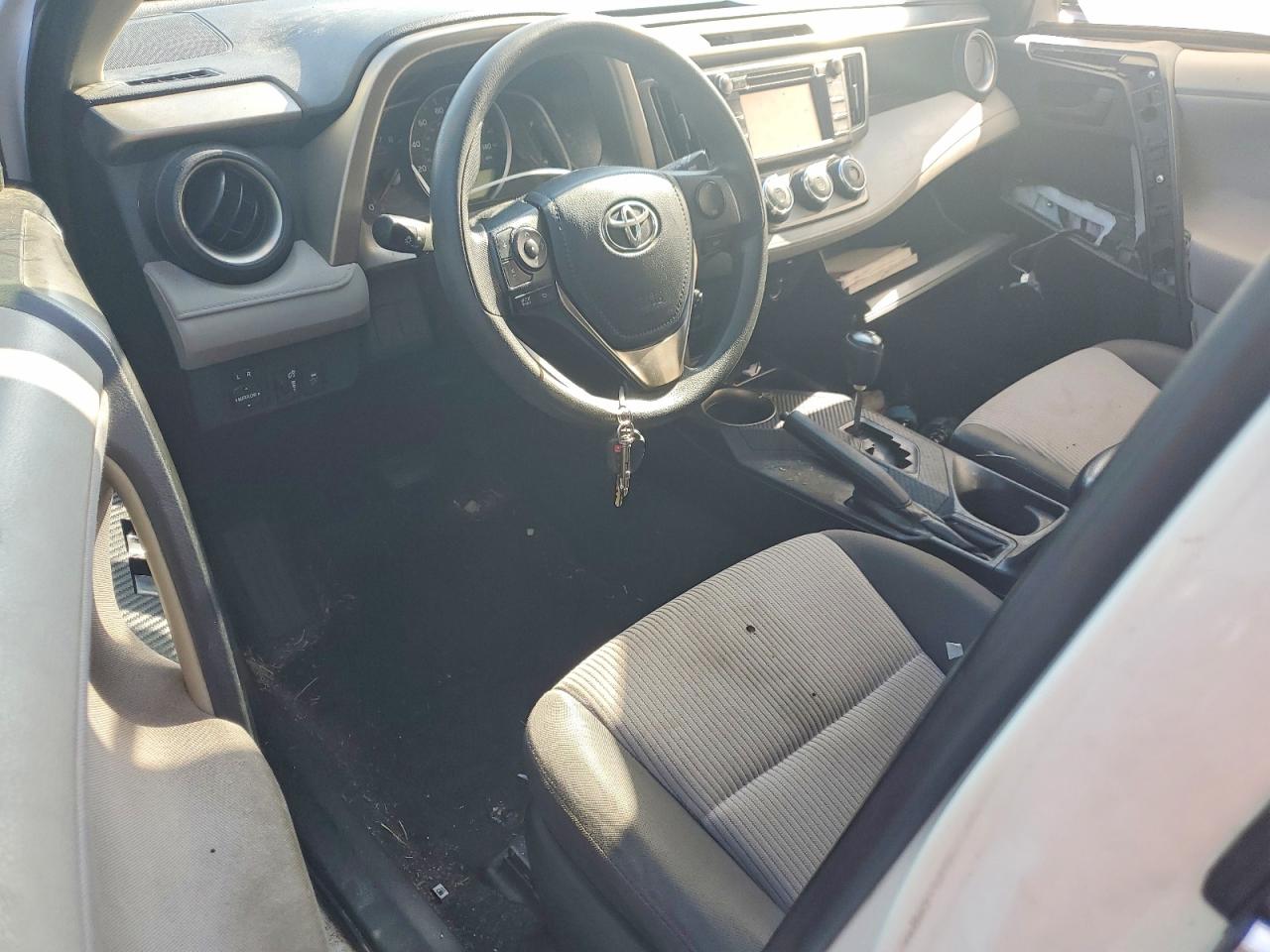 2013 Toyota Rav4 Le White vin: JTMZFREV5D5012829