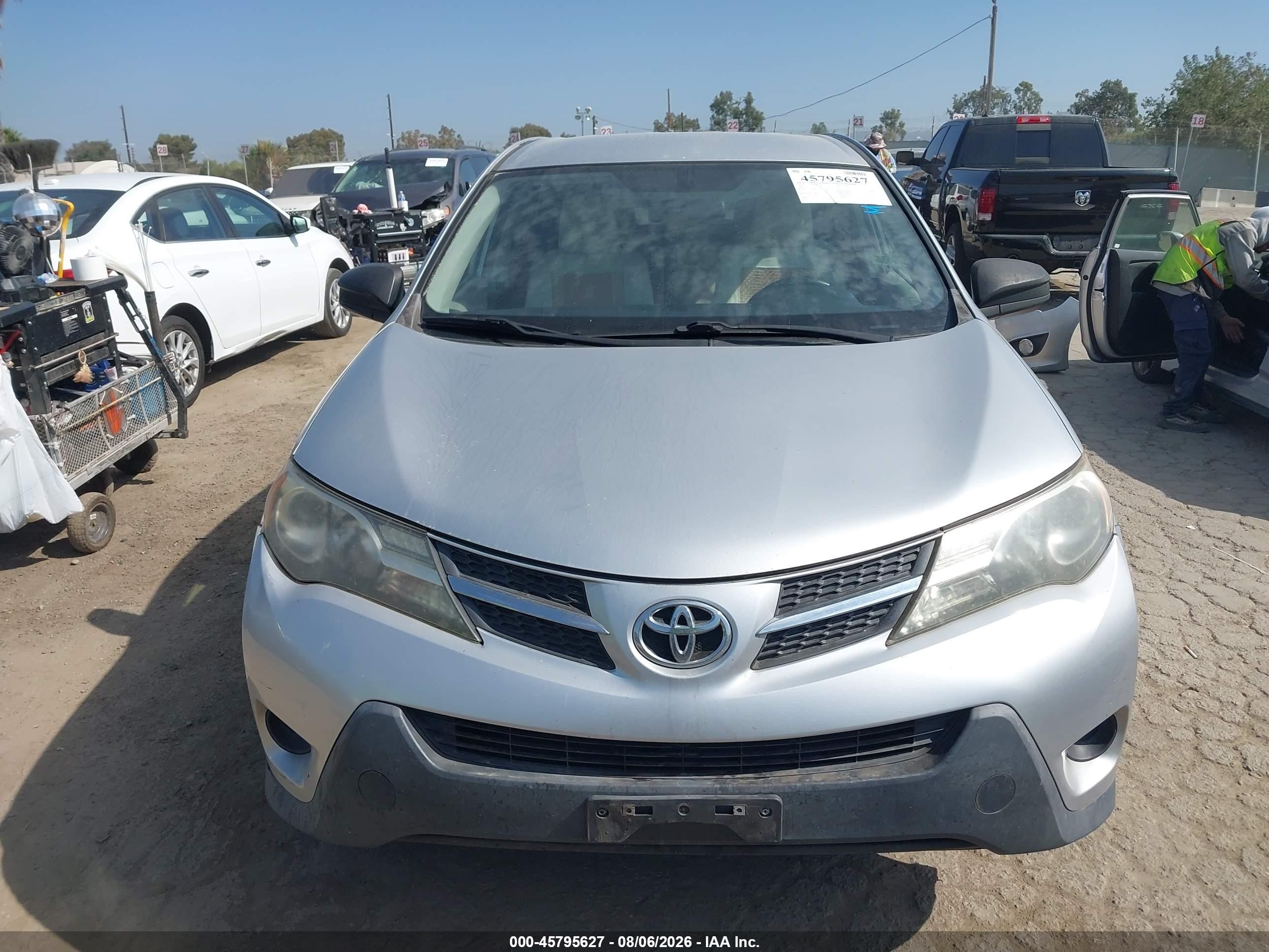 2013 Toyota Rav4 Le Silver vin: JTMZFREV5DD019432