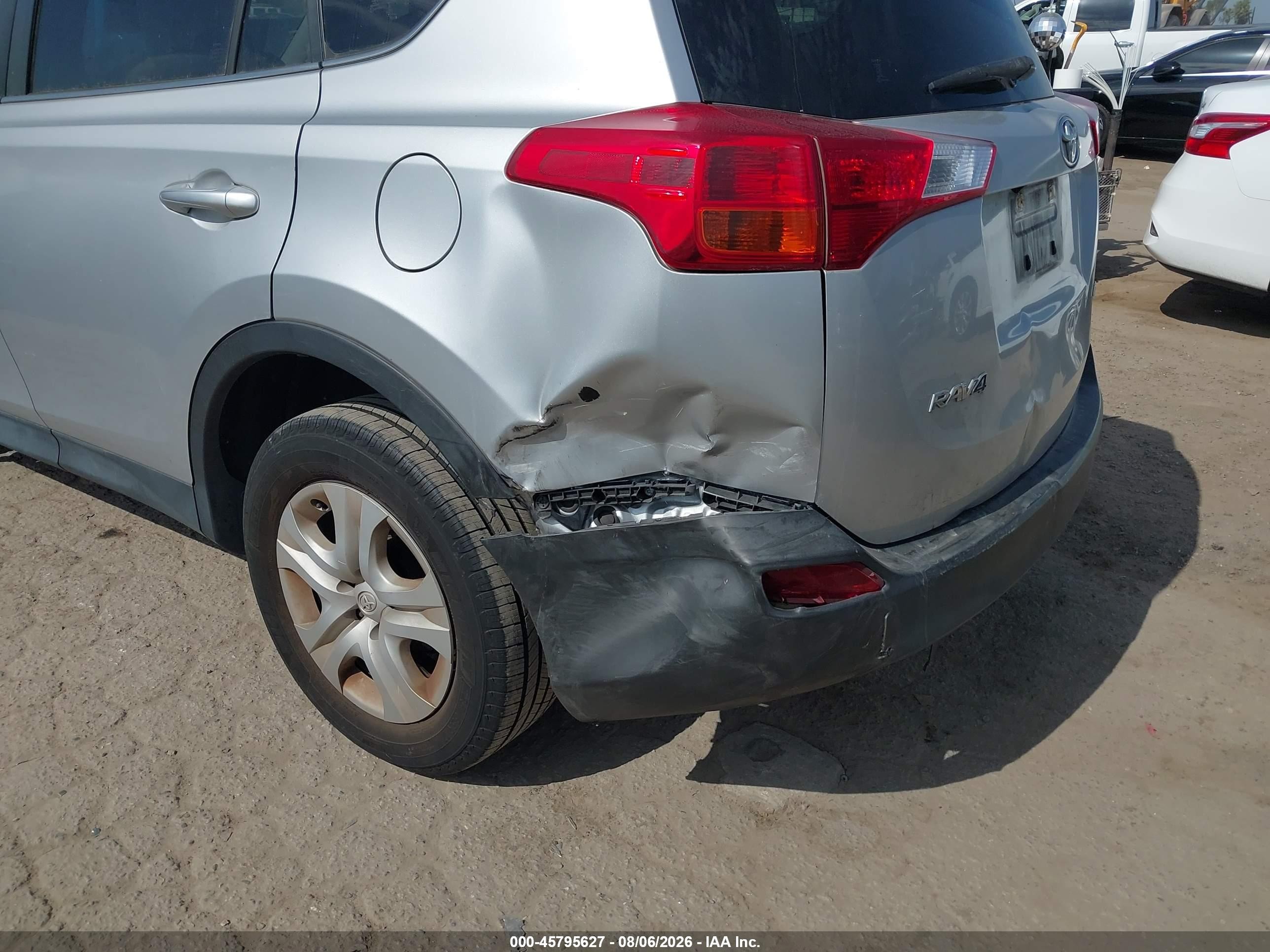 2013 Toyota Rav4 Le Silver vin: JTMZFREV5DD019432