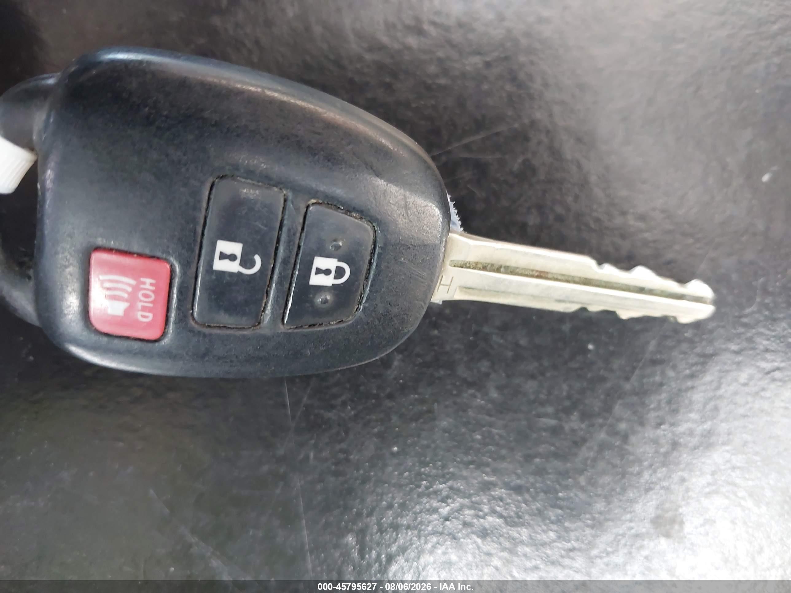 2013 Toyota Rav4 Le Silver vin: JTMZFREV5DD019432