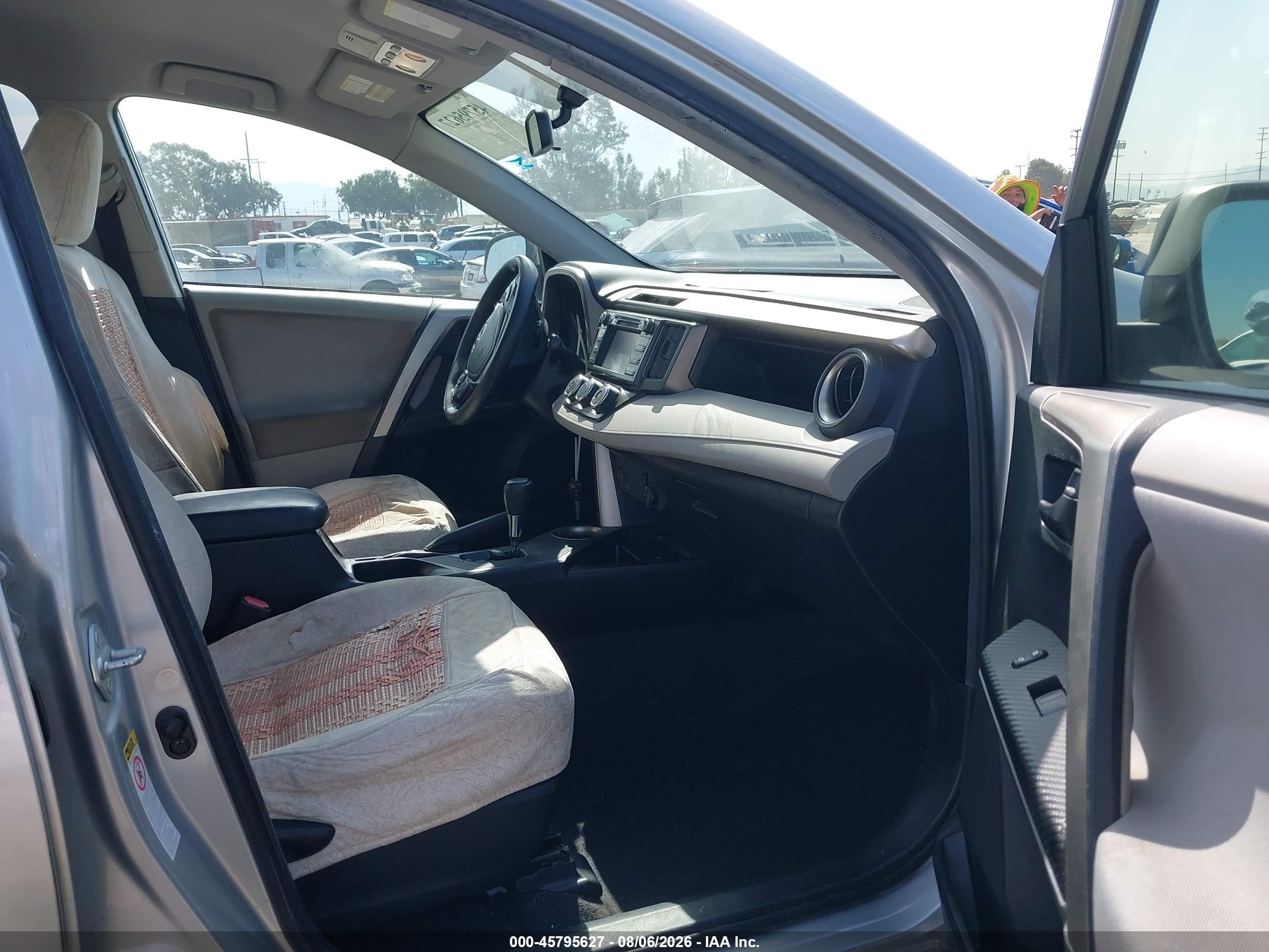 2013 Toyota Rav4 Le Silver vin: JTMZFREV5DD019432