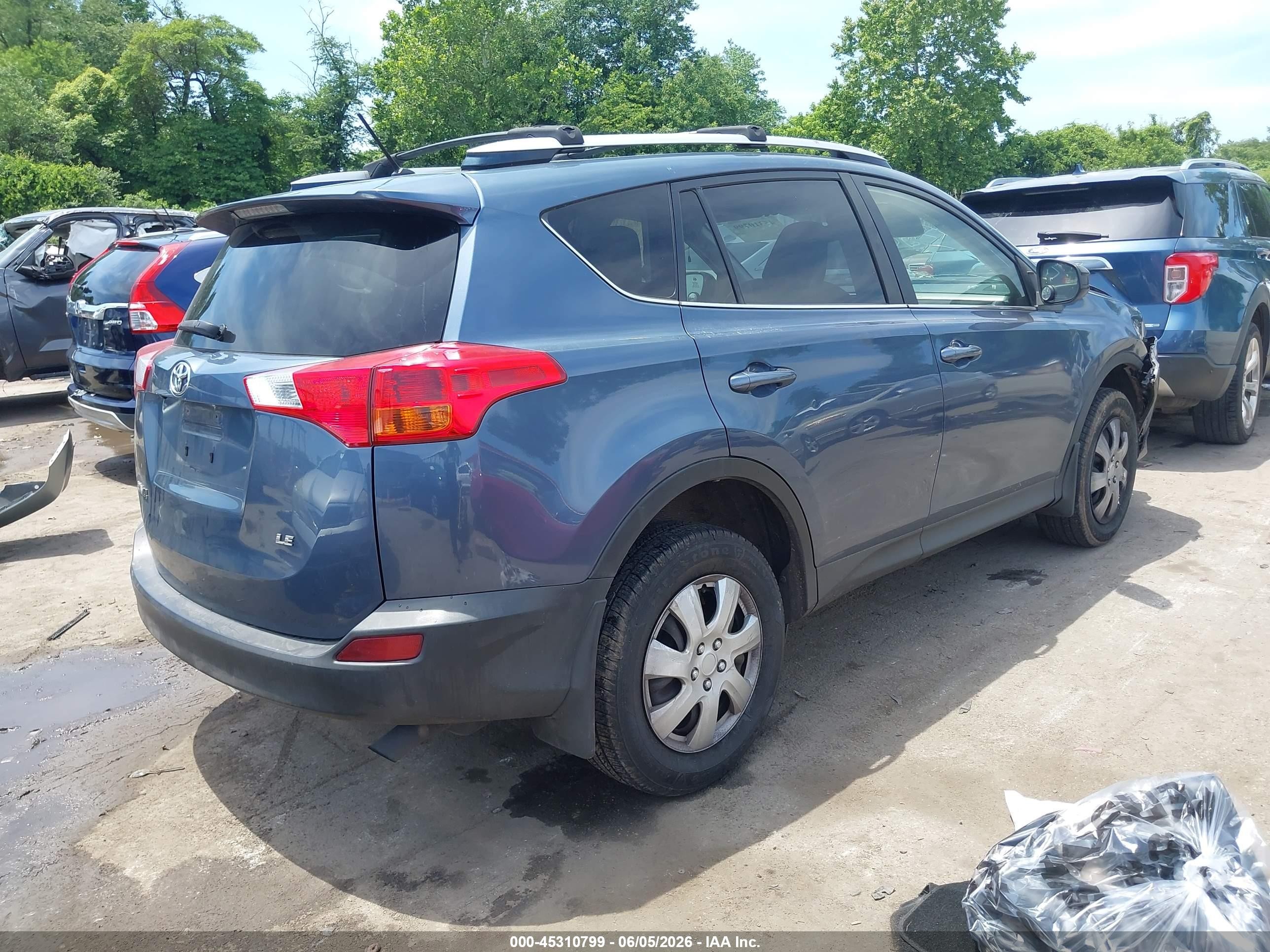 2014 Toyota Rav4 Le Blue vin: JTMZFREV5ED029945