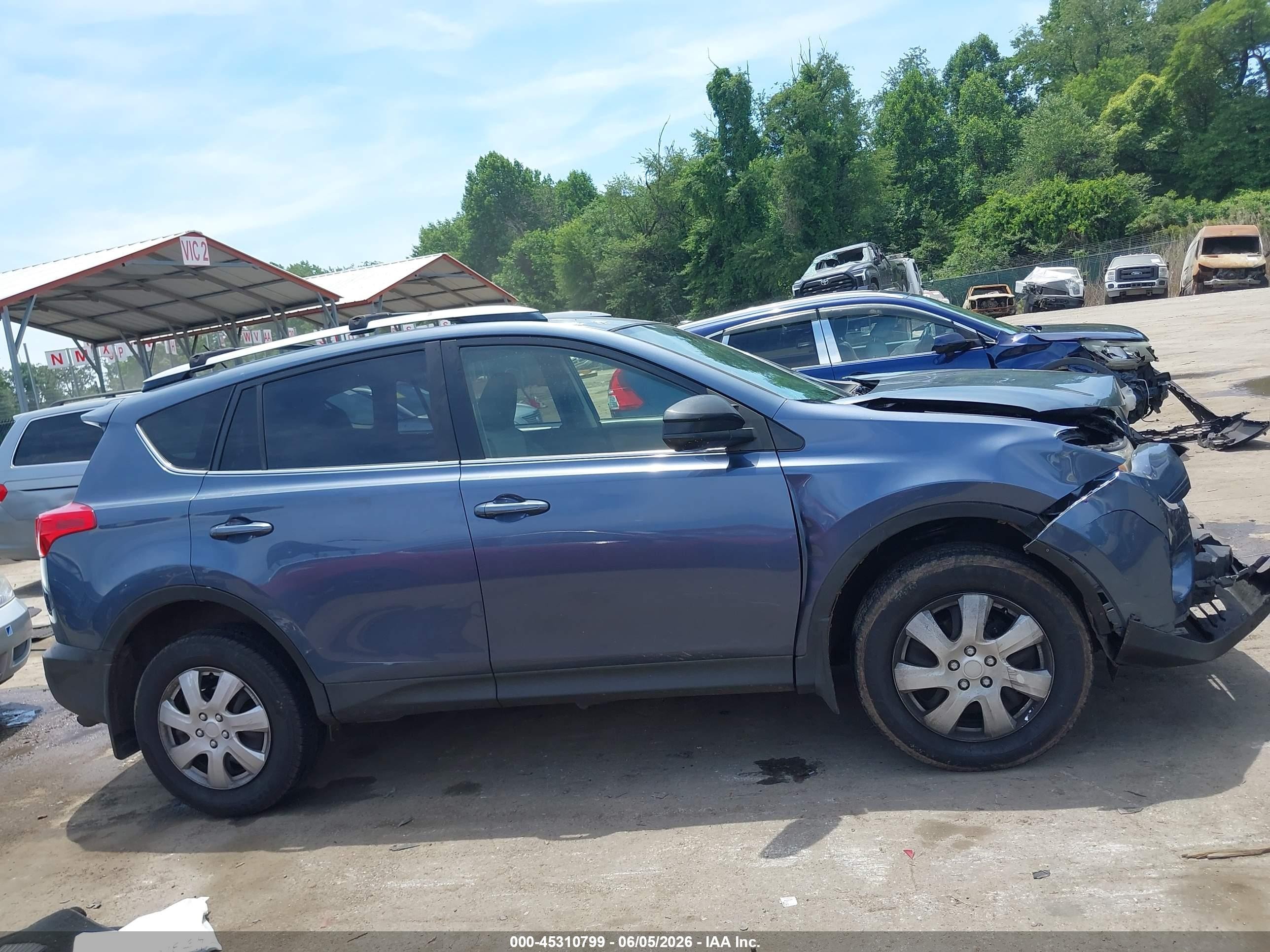 2014 Toyota Rav4 Le Blue vin: JTMZFREV5ED029945