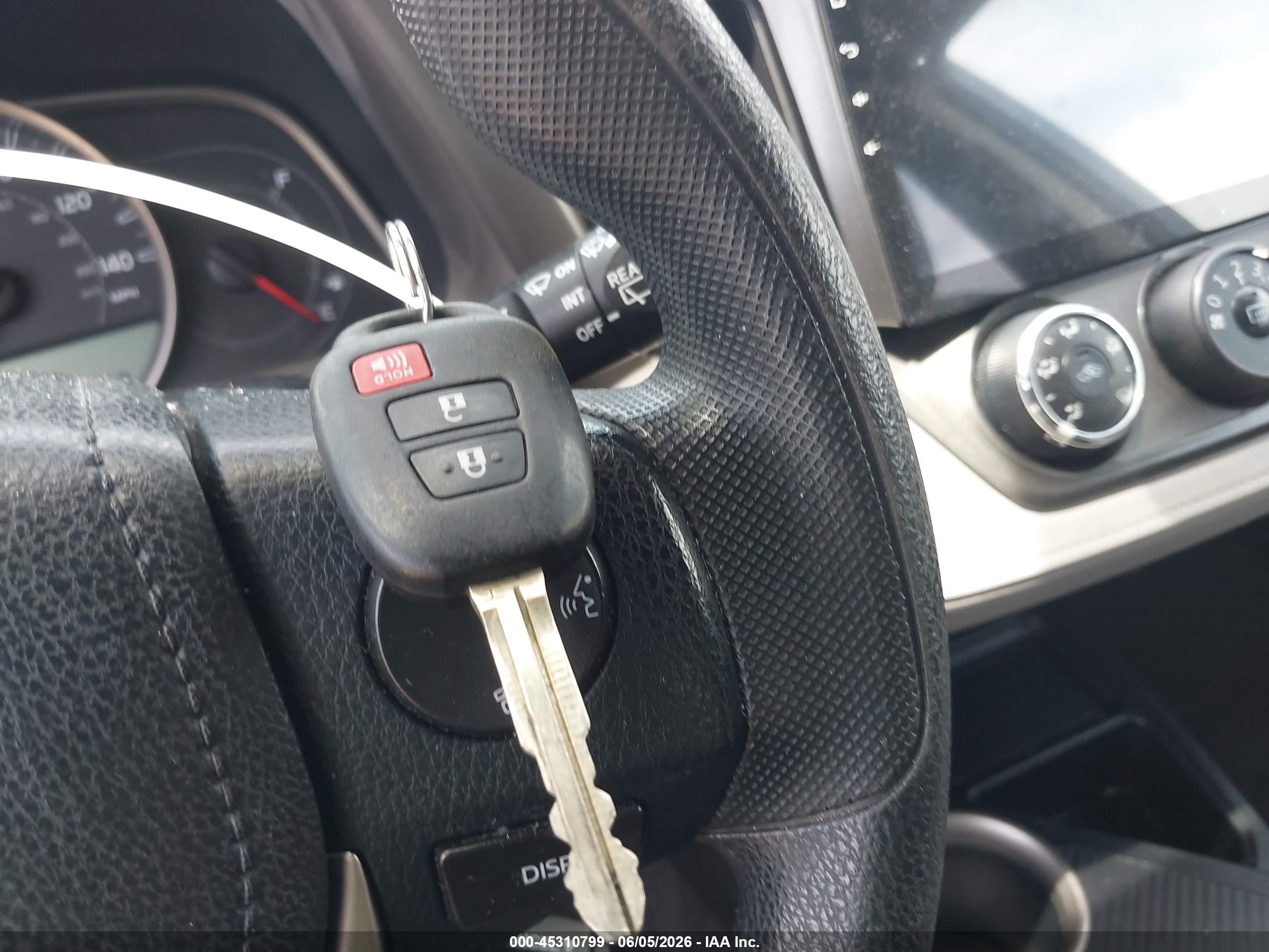 2014 Toyota Rav4 Le Blue vin: JTMZFREV5ED029945