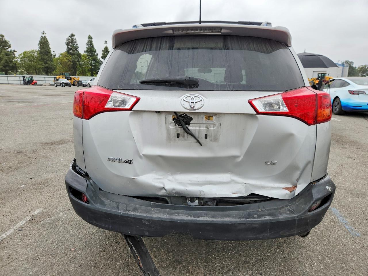 2014 Toyota Rav4 Le Silver vin: JTMZFREV5EJ004626