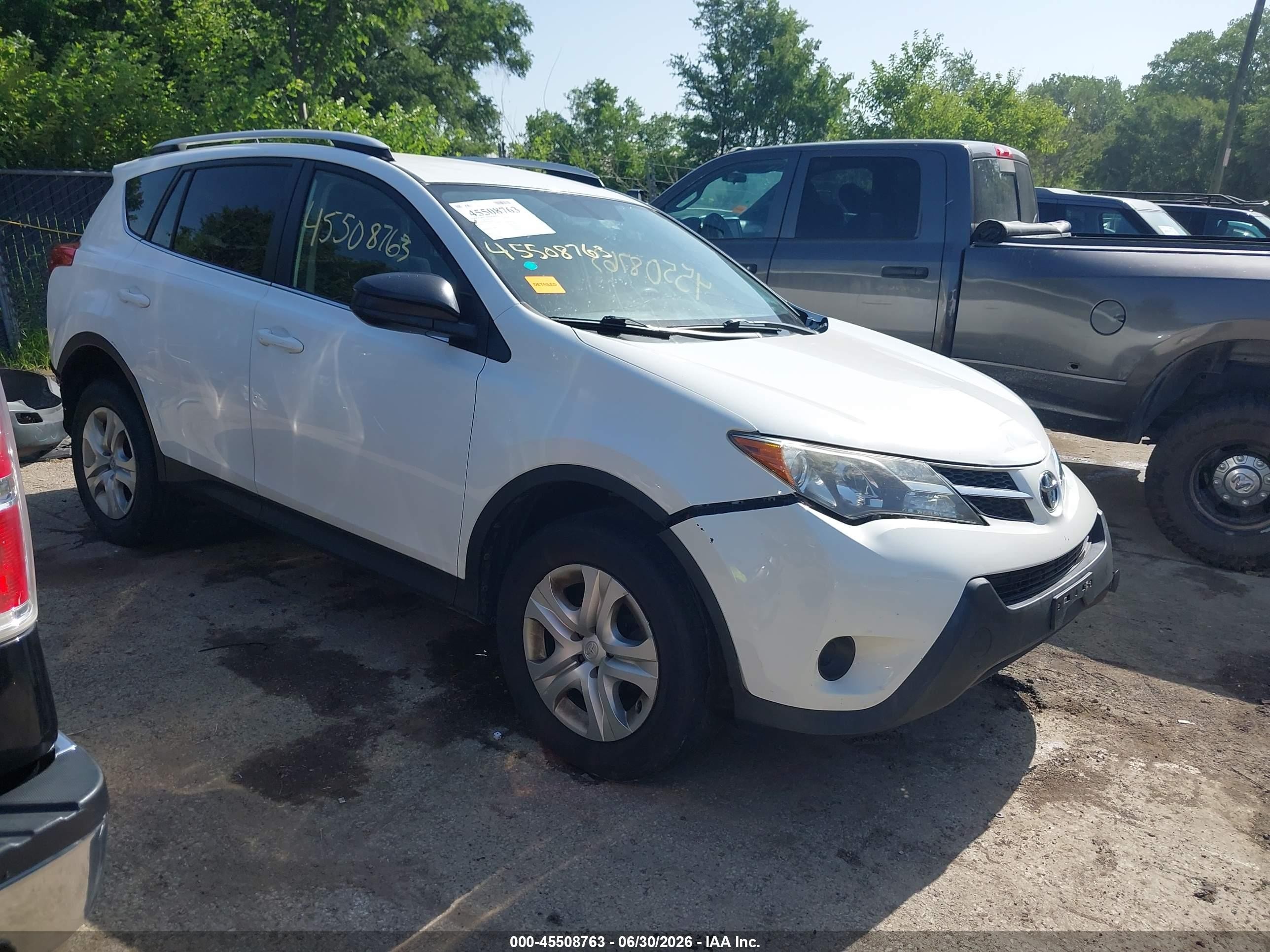 2014 Toyota Rav4 Le White vin: JTMZFREV5EJ007297