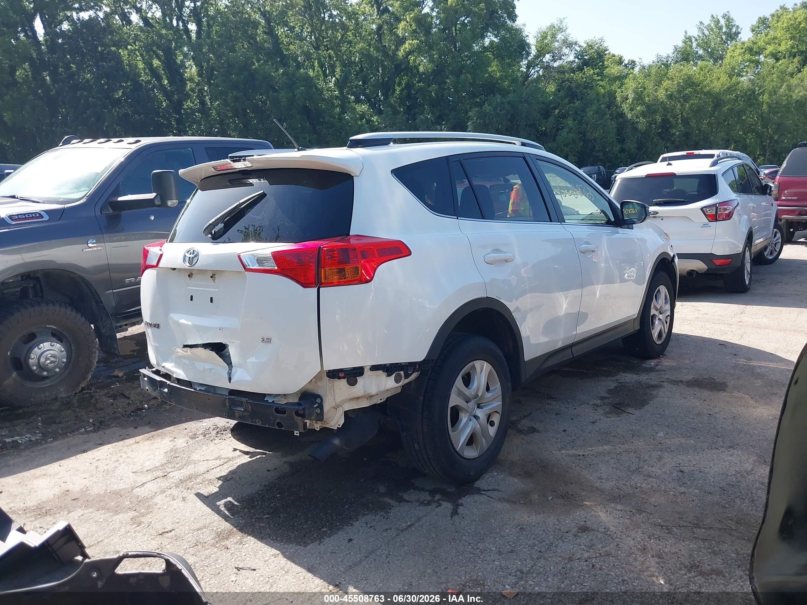 2014 Toyota Rav4 Le White vin: JTMZFREV5EJ007297