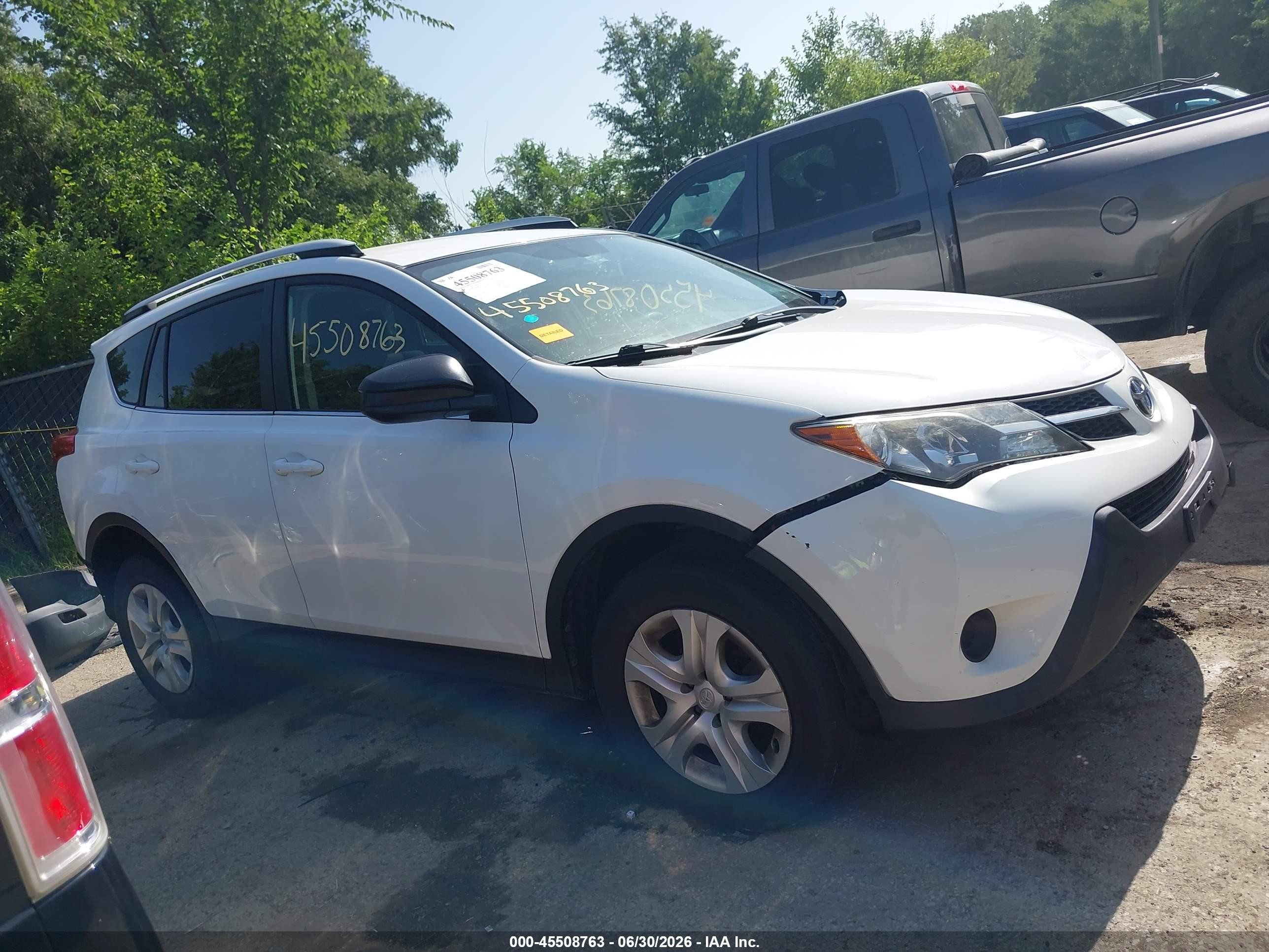 2014 Toyota Rav4 Le White vin: JTMZFREV5EJ007297