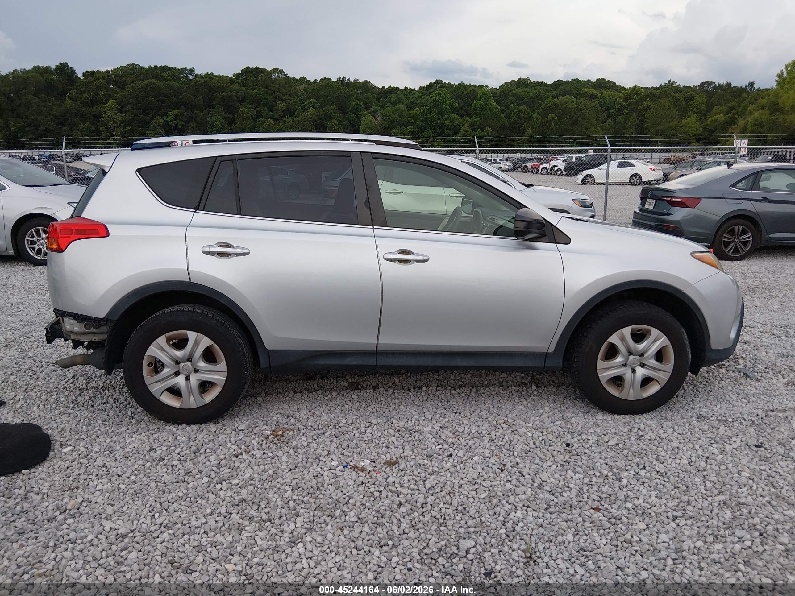 2014 Toyota Rav4 Le Silver vin: JTMZFREV5EJ009079