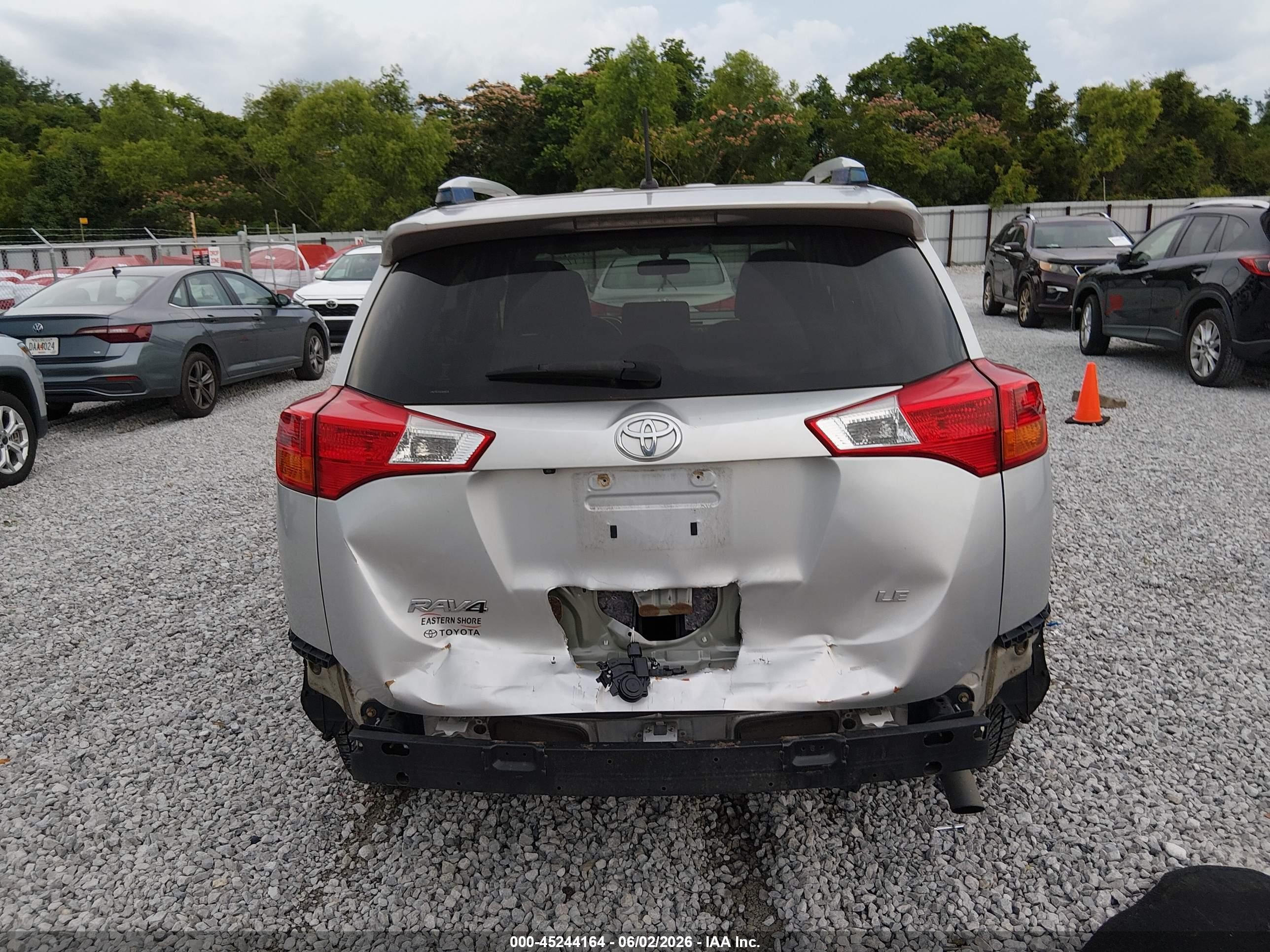 2014 Toyota Rav4 Le Silver vin: JTMZFREV5EJ009079