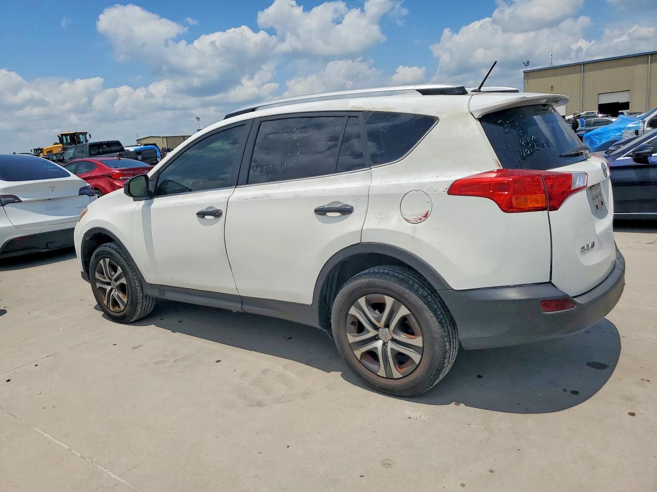 2014 Toyota Rav4 Le White vin: JTMZFREV5EJ014606