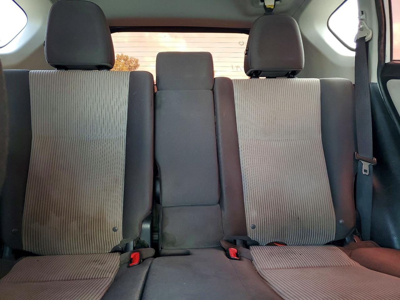 2014 Toyota Rav4 Le White vin: JTMZFREV5EJ014606
