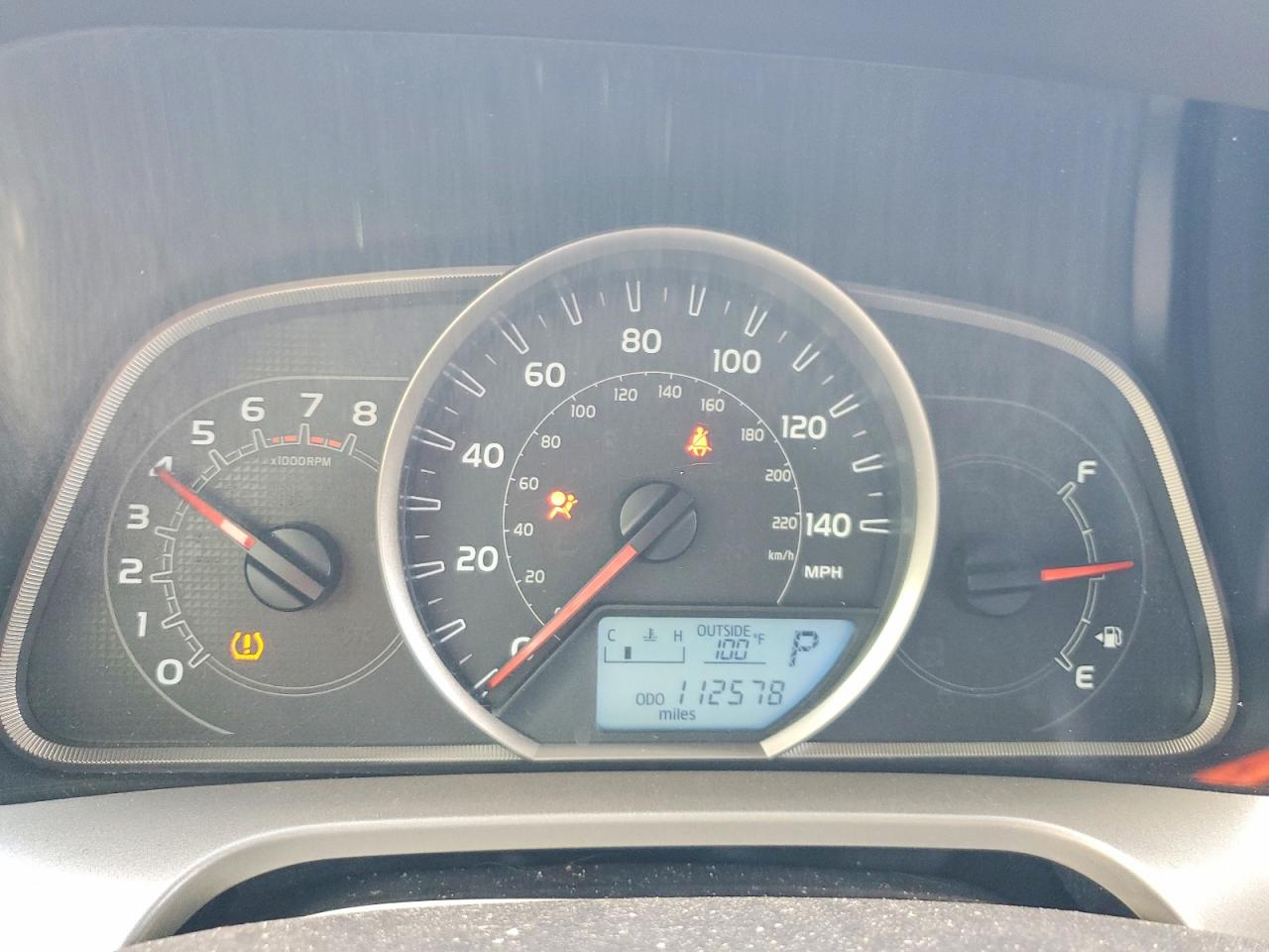 2014 Toyota Rav4 Le White vin: JTMZFREV5EJ014606