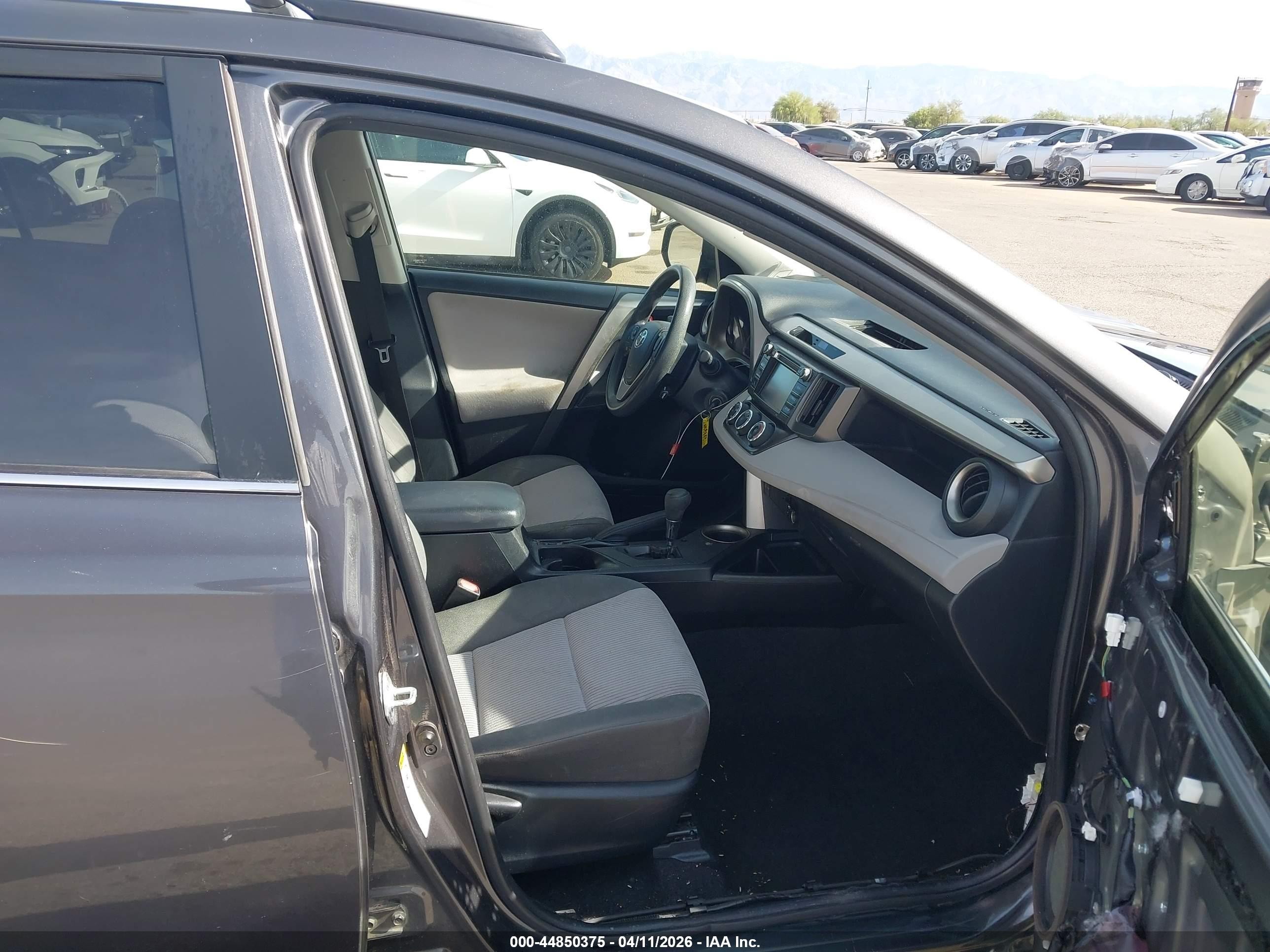 2014 Toyota Rav4 Le Серый vin: JTMZFREV5EJ016310