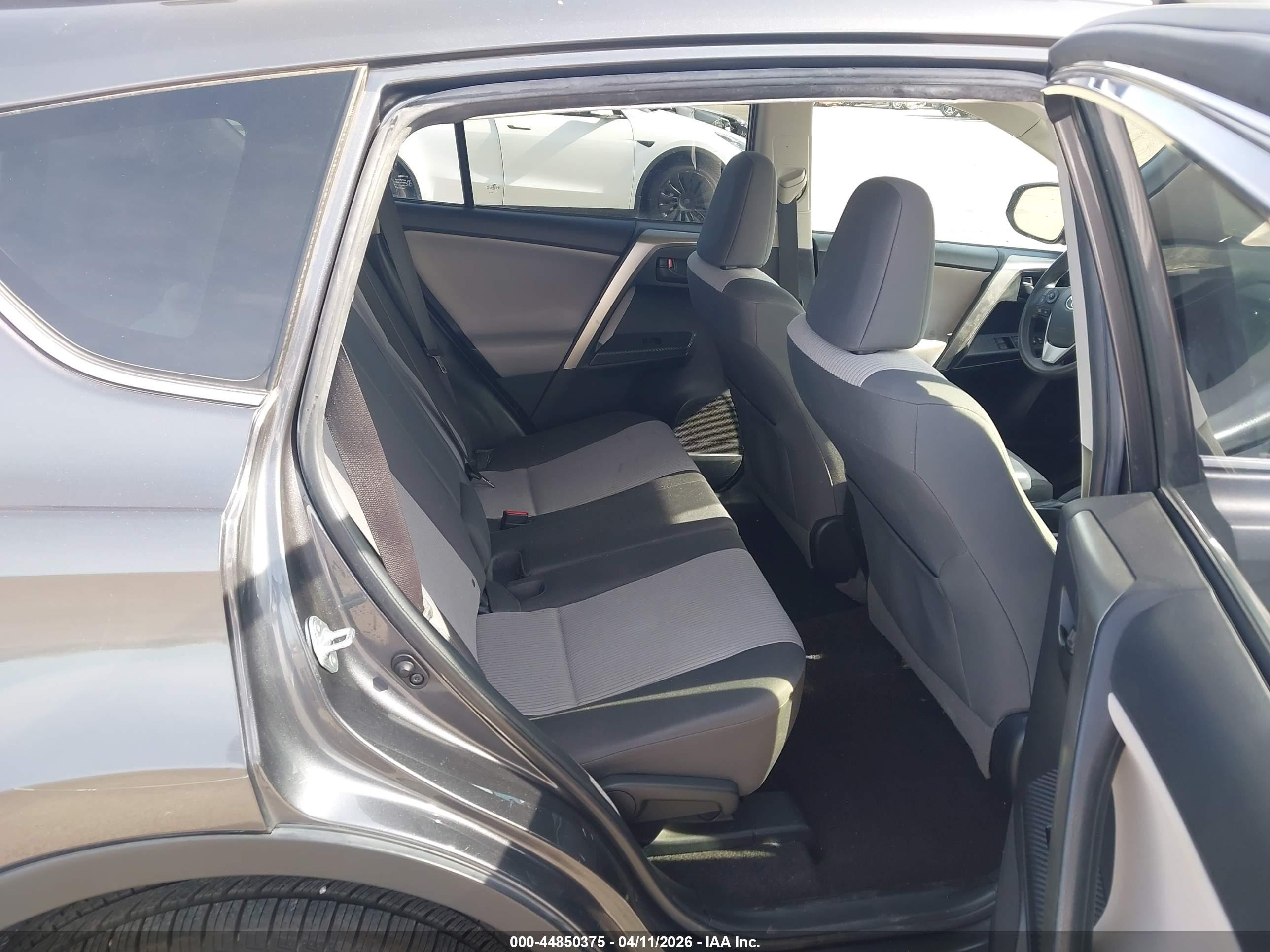 2014 Toyota Rav4 Le Серый vin: JTMZFREV5EJ016310