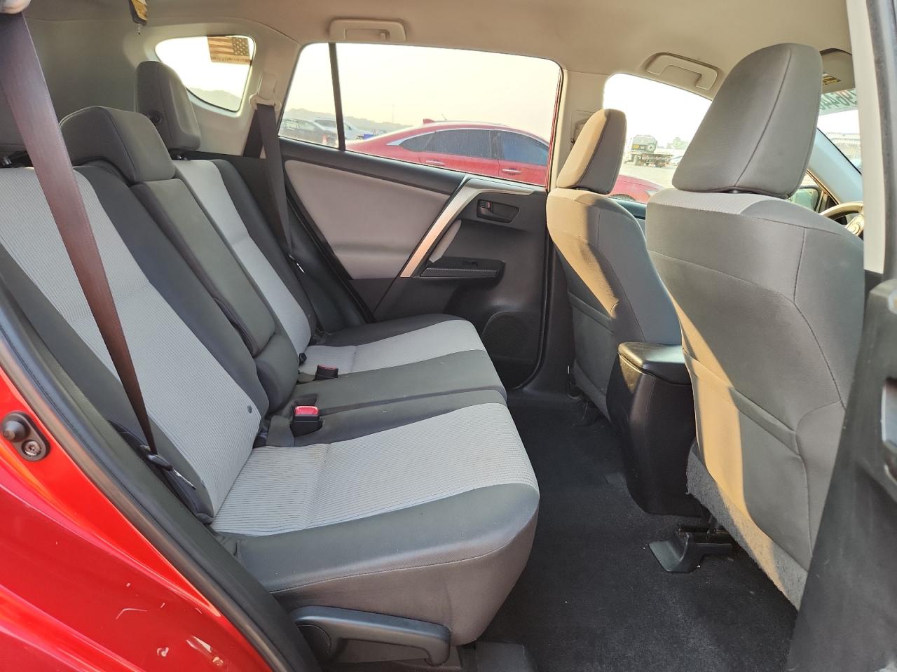 2014 Toyota Rav4 Le Red vin: JTMZFREV5EJ017389