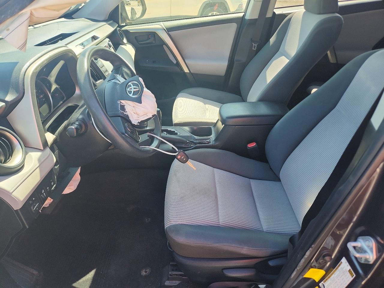 2014 Toyota Rav4 Le Gray vin: JTMZFREV5EJ019045