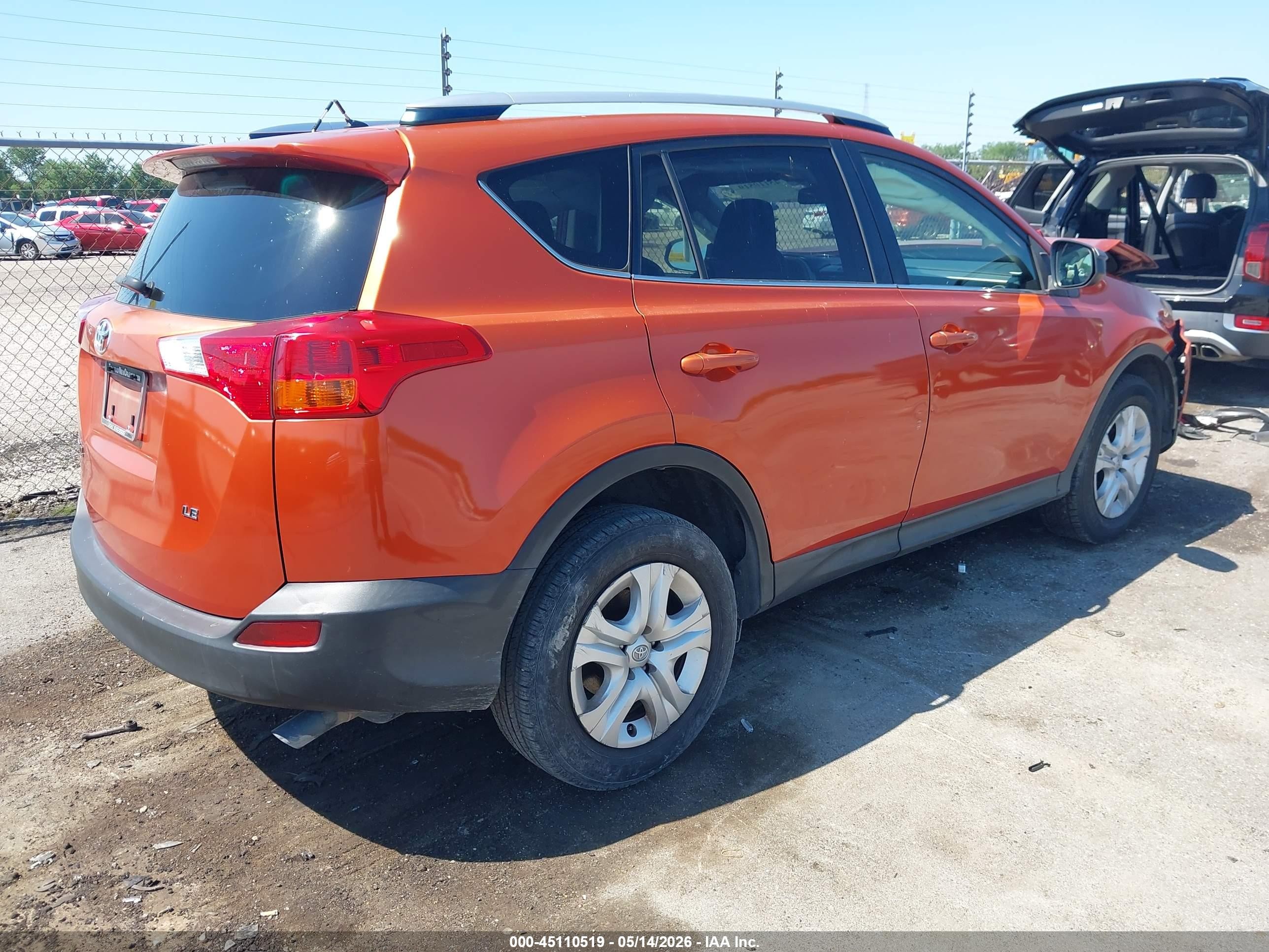 2015 Toyota Rav4 Le Orange vin: JTMZFREV5FD052756