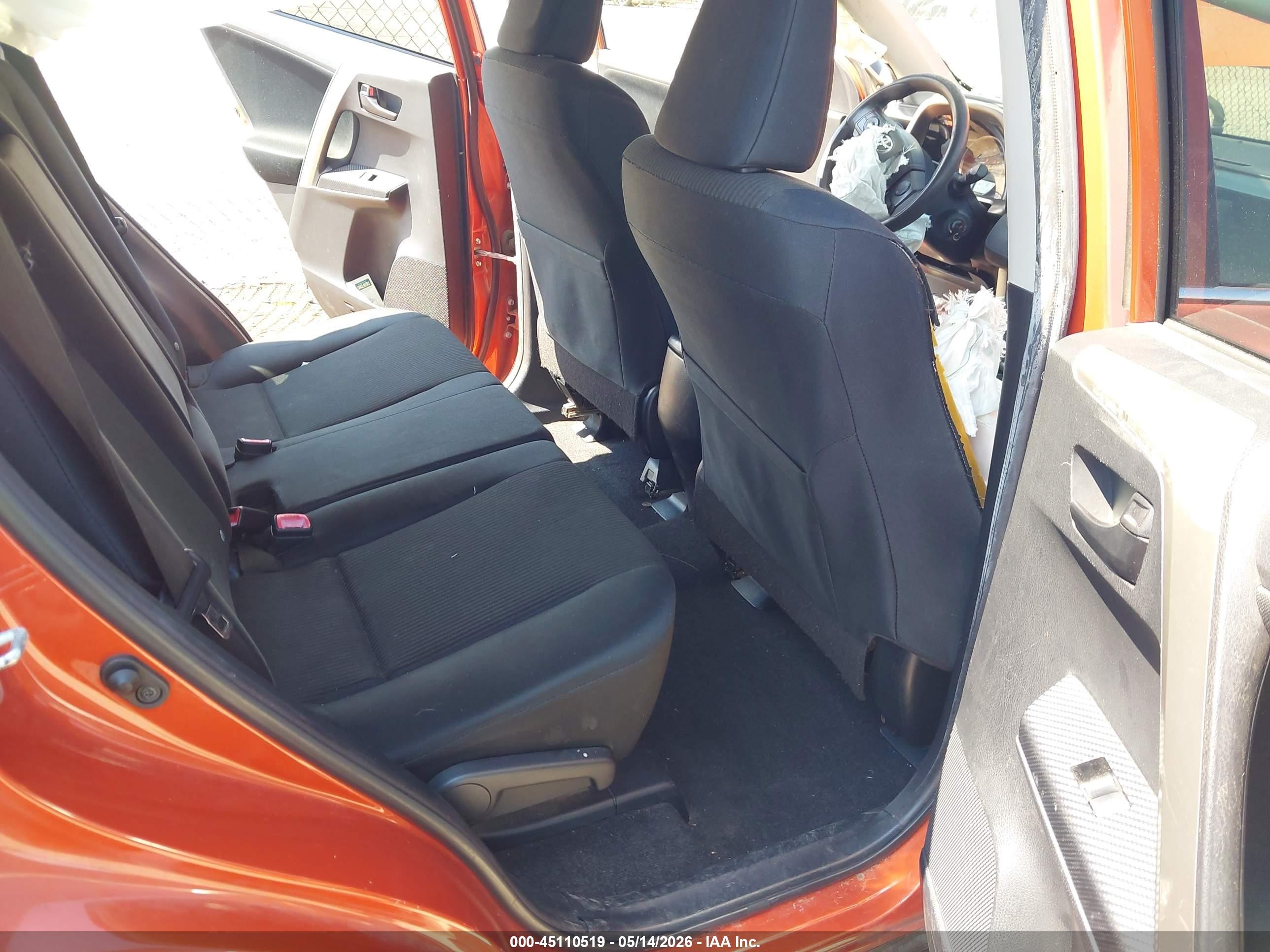 2015 Toyota Rav4 Le Orange vin: JTMZFREV5FD052756