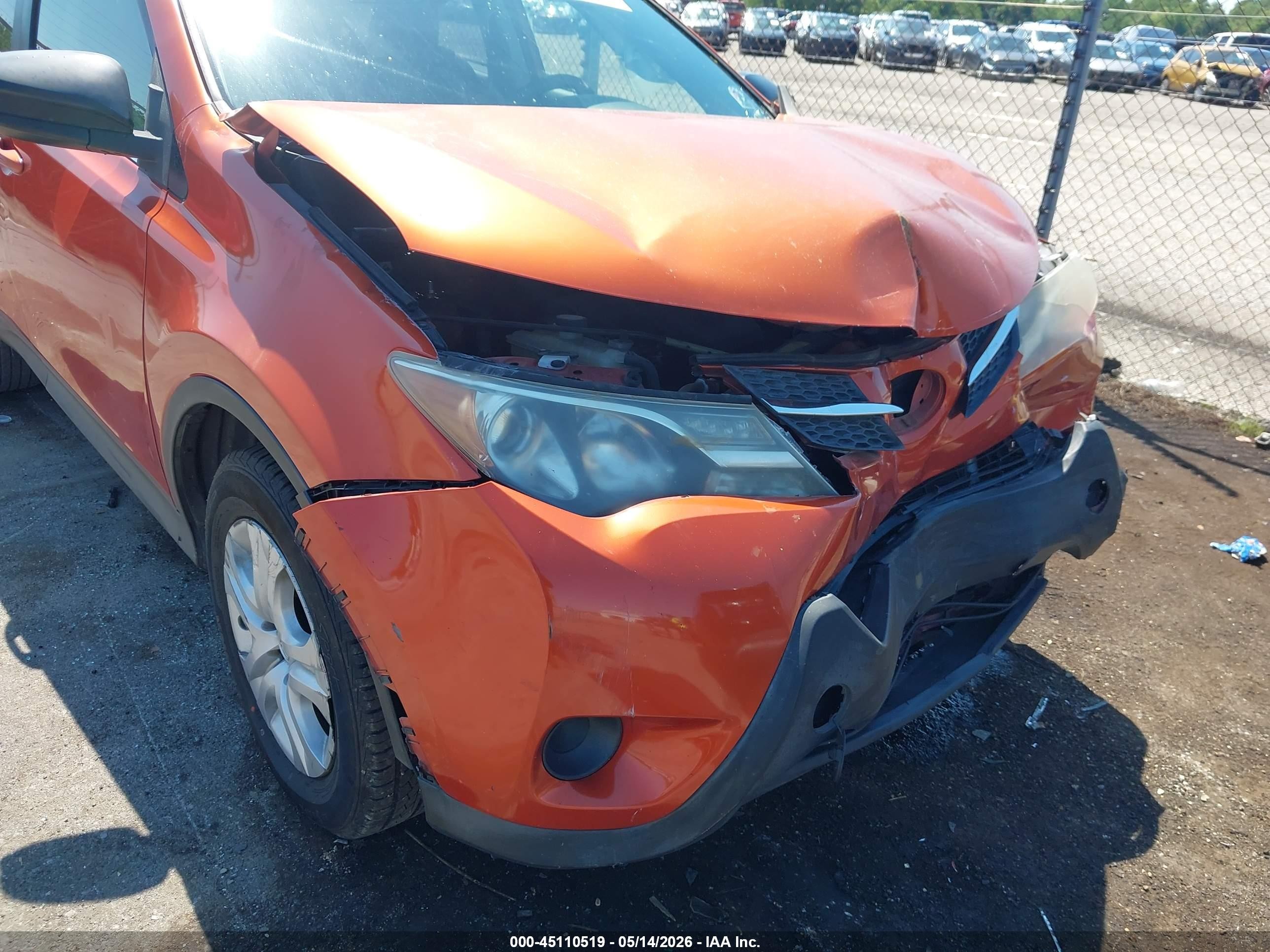 2015 Toyota Rav4 Le Orange vin: JTMZFREV5FD052756