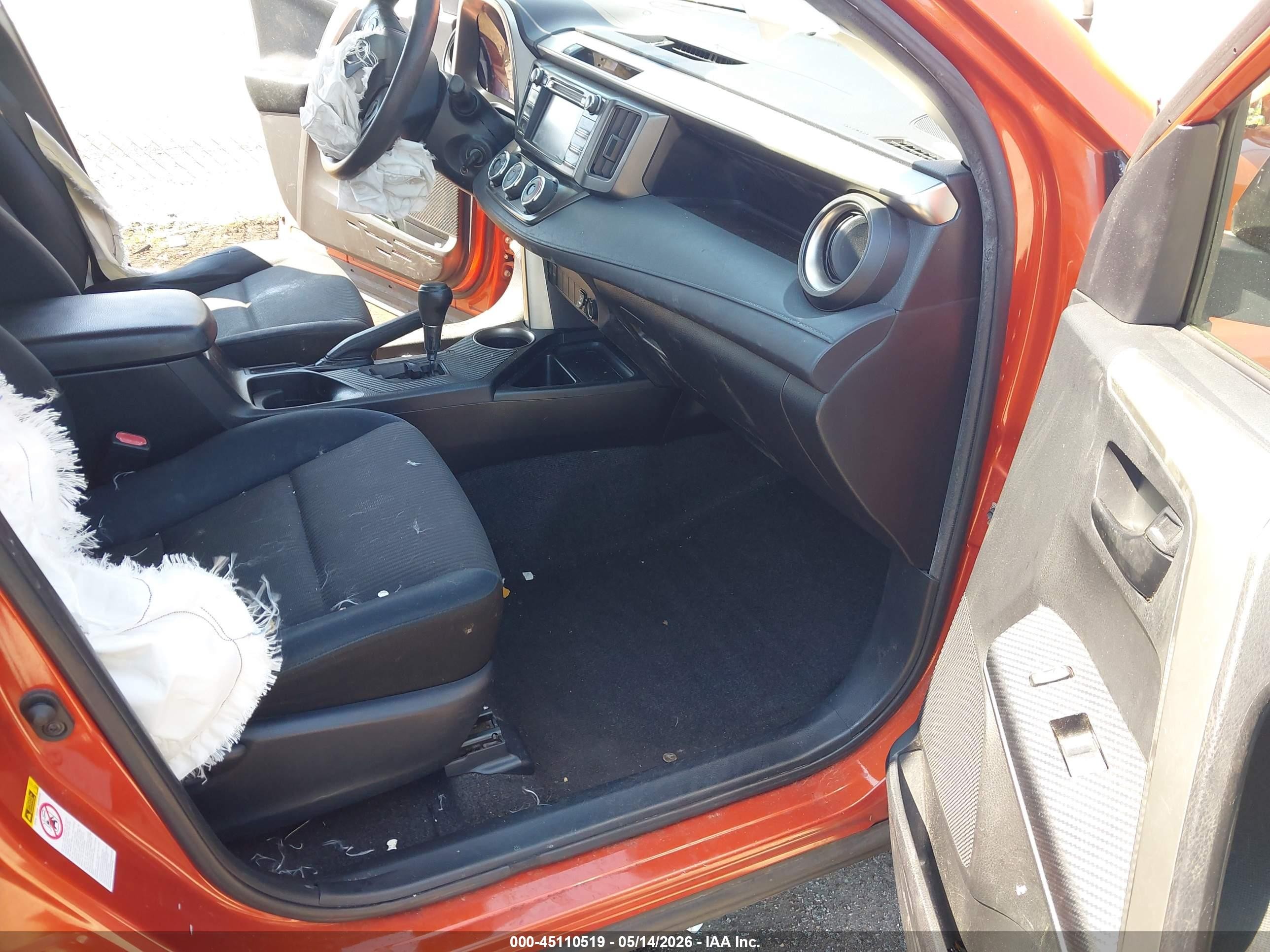 2015 Toyota Rav4 Le Orange vin: JTMZFREV5FD052756