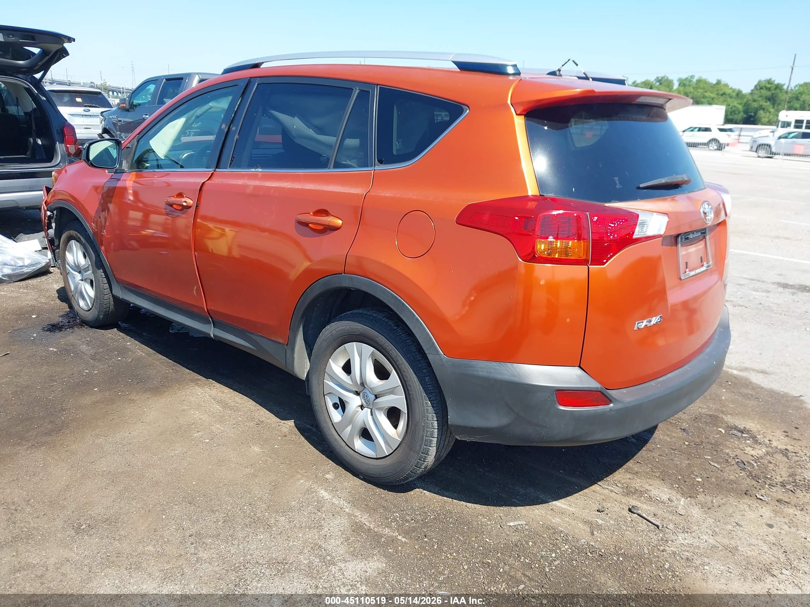 2015 Toyota Rav4 Le Orange vin: JTMZFREV5FD052756