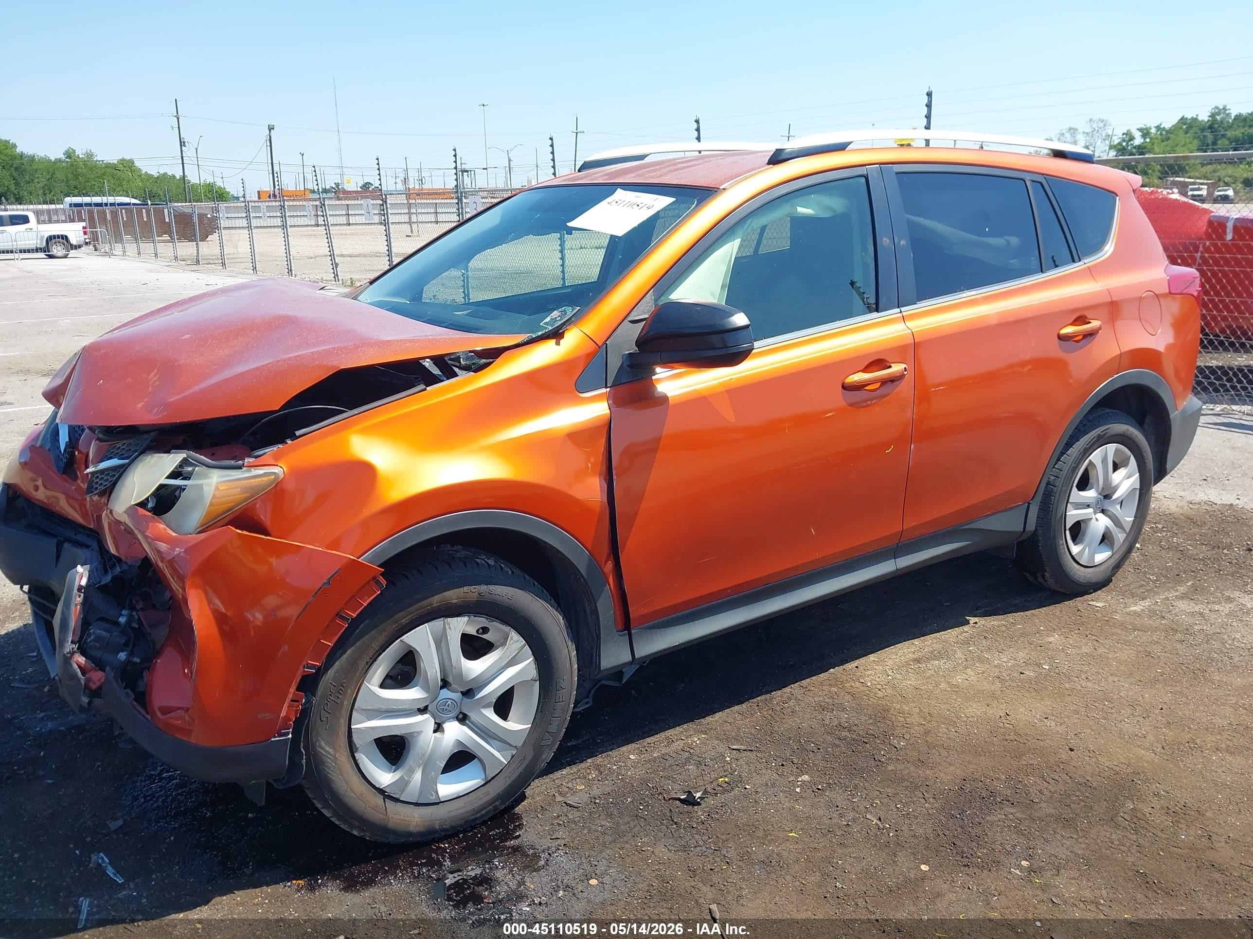 2015 Toyota Rav4 Le Orange vin: JTMZFREV5FD052756