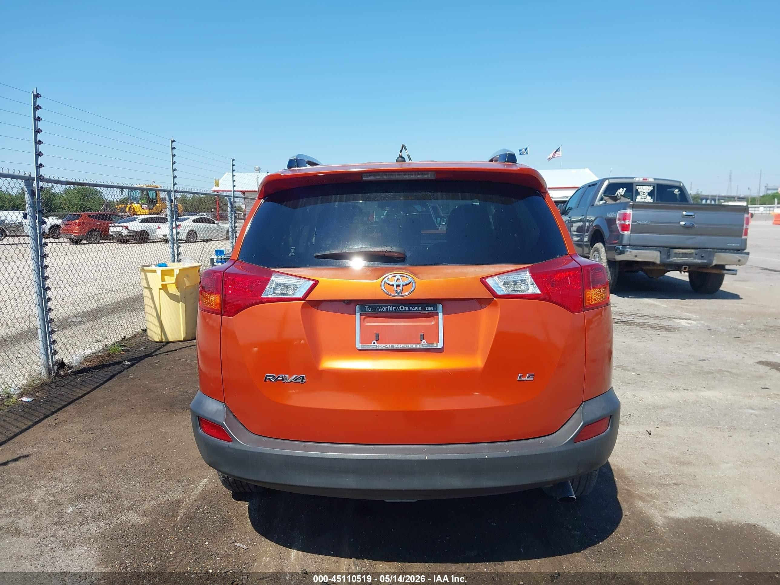 2015 Toyota Rav4 Le Orange vin: JTMZFREV5FD052756