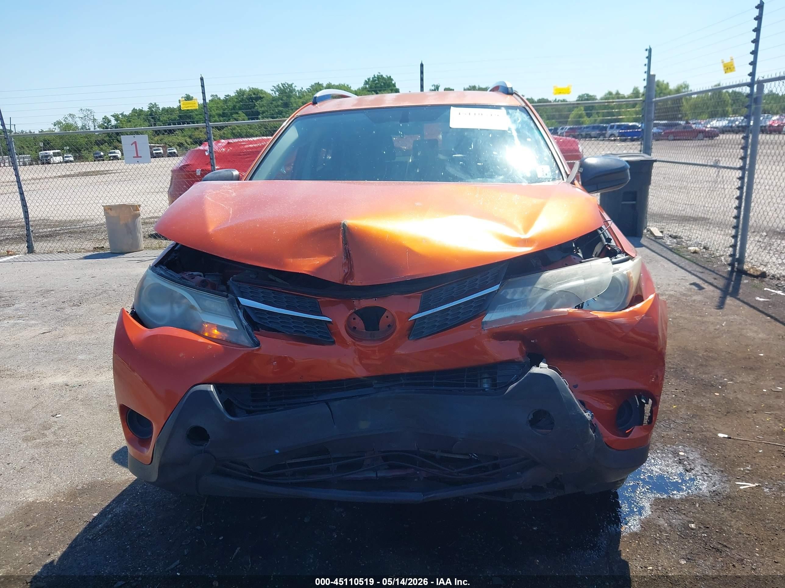 2015 Toyota Rav4 Le Orange vin: JTMZFREV5FD052756