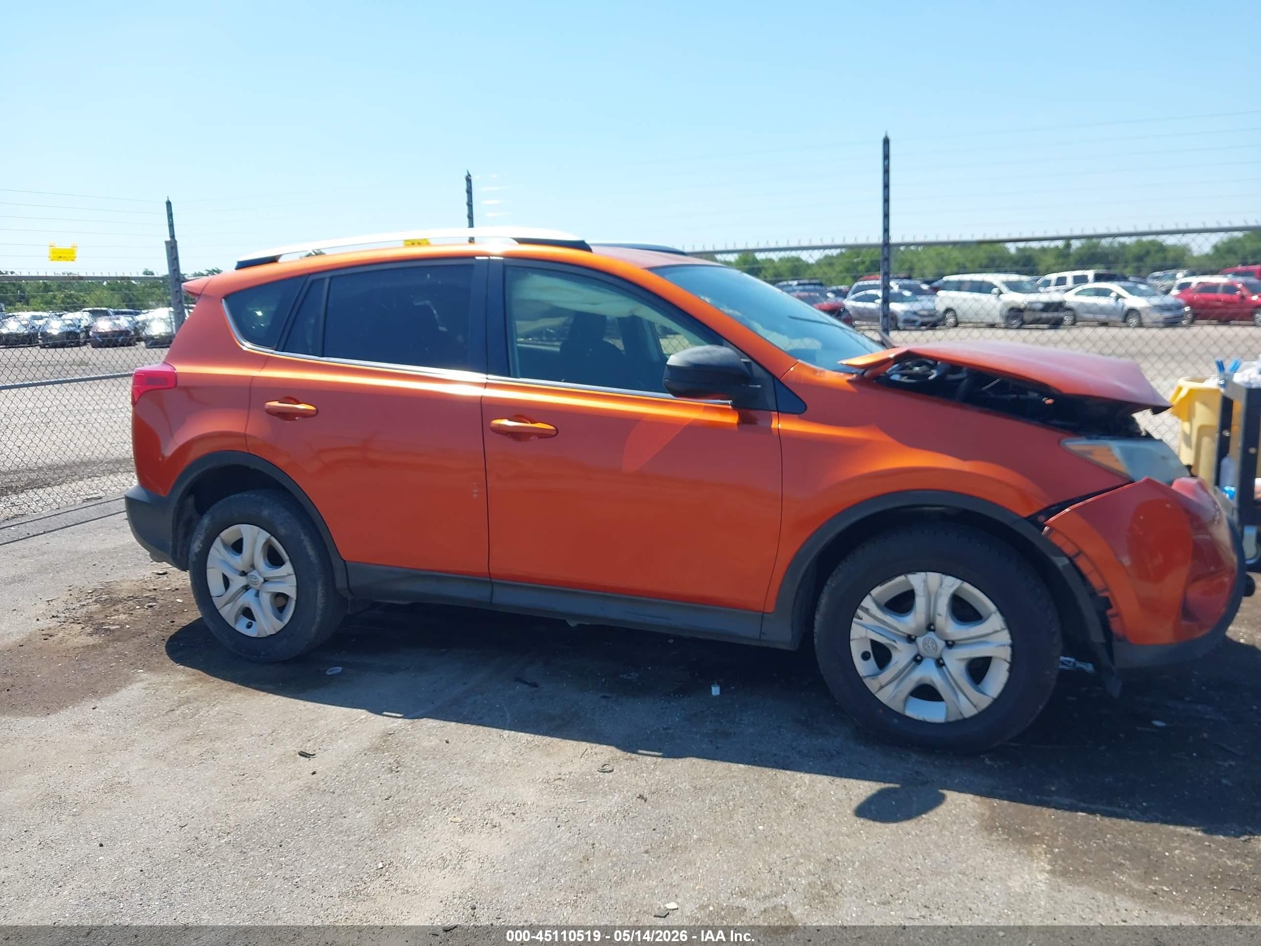 2015 Toyota Rav4 Le Orange vin: JTMZFREV5FD052756