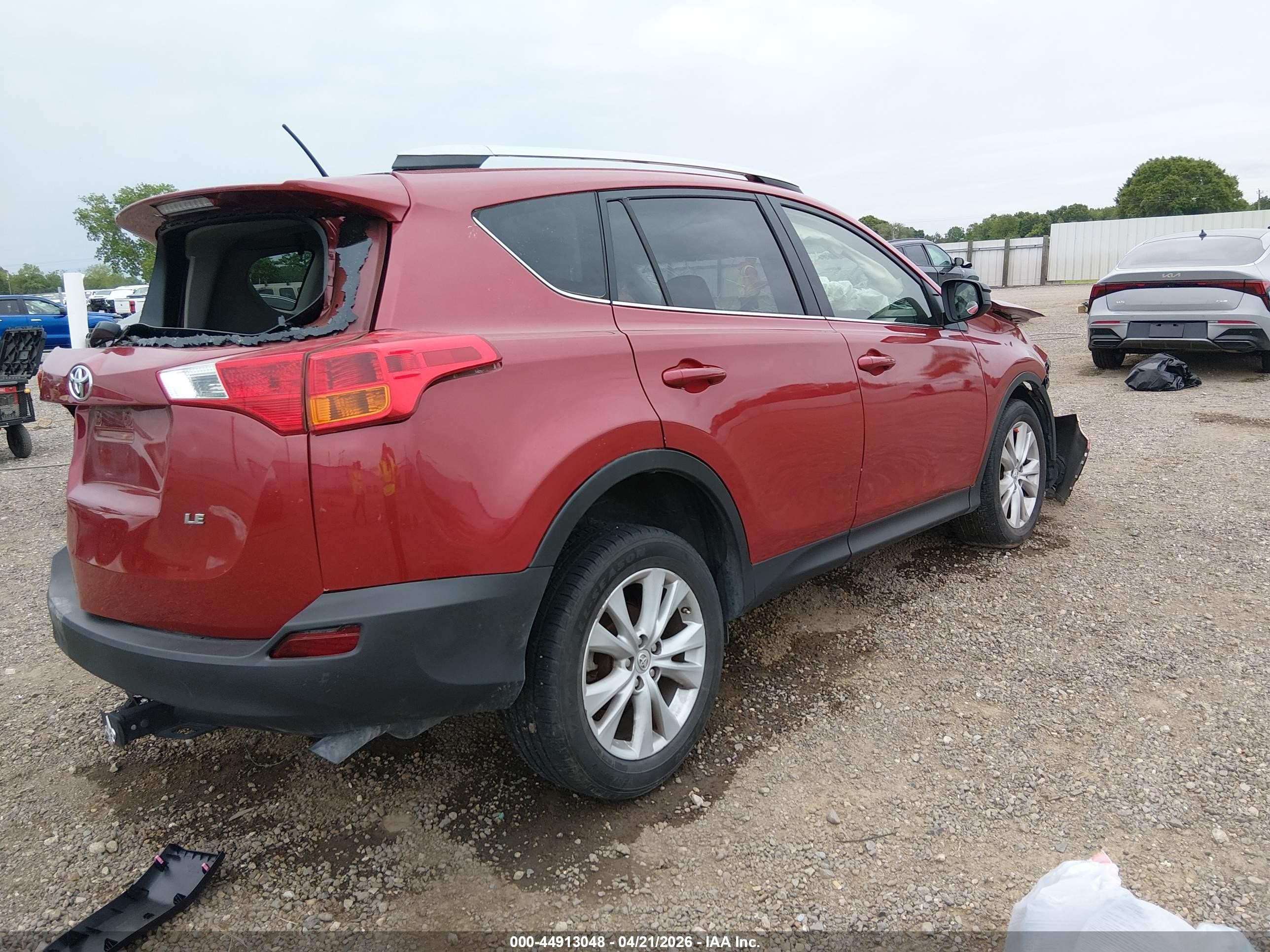2015 Toyota Rav4 Le Red vin: JTMZFREV5FD065667