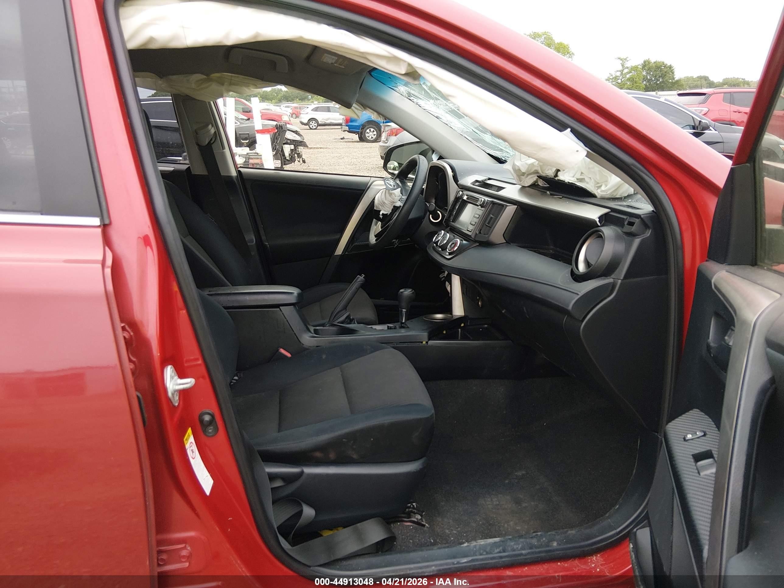 2015 Toyota Rav4 Le Red vin: JTMZFREV5FD065667
