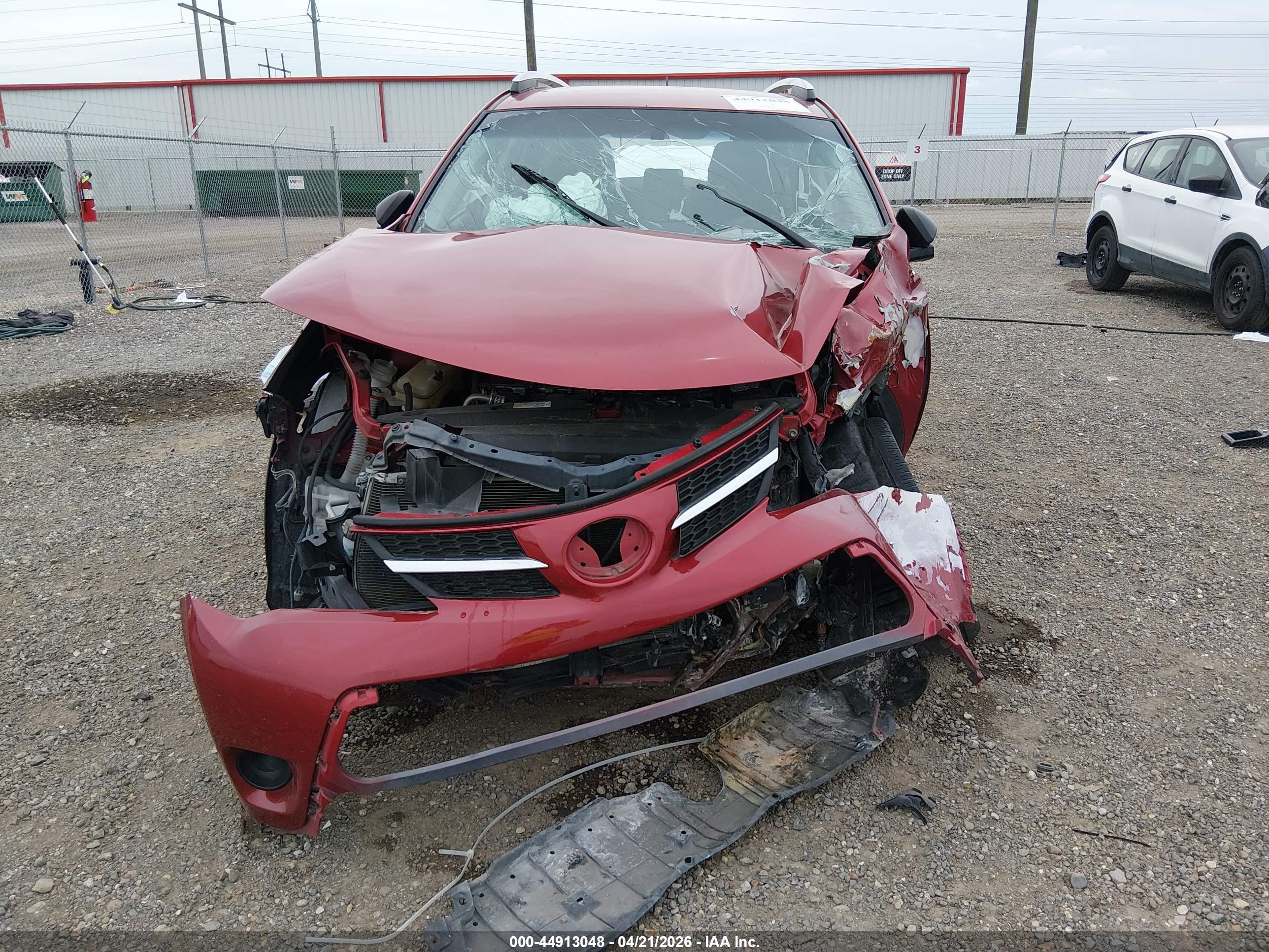 2015 Toyota Rav4 Le Red vin: JTMZFREV5FD065667