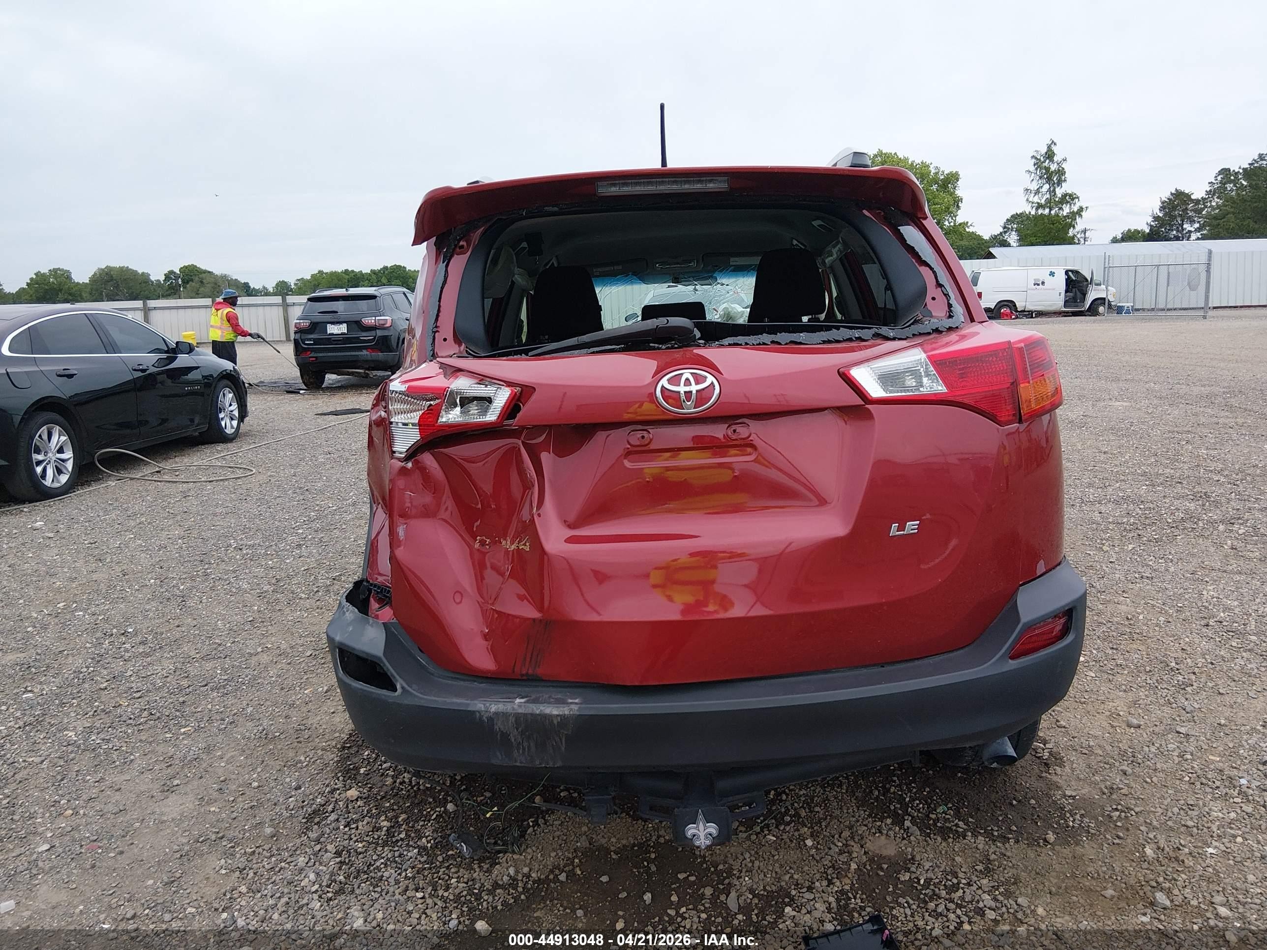 2015 Toyota Rav4 Le Red vin: JTMZFREV5FD065667